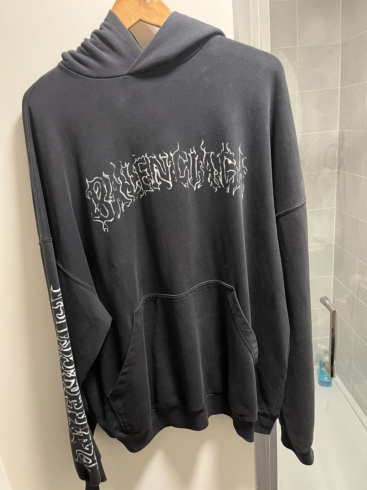 【BALENCIAGA】DIY L OUTLINE HOODIE フーディ BALENCIAGA】DIY METAL OUTLINE HOODIE フーディ (BALENCIAGA
