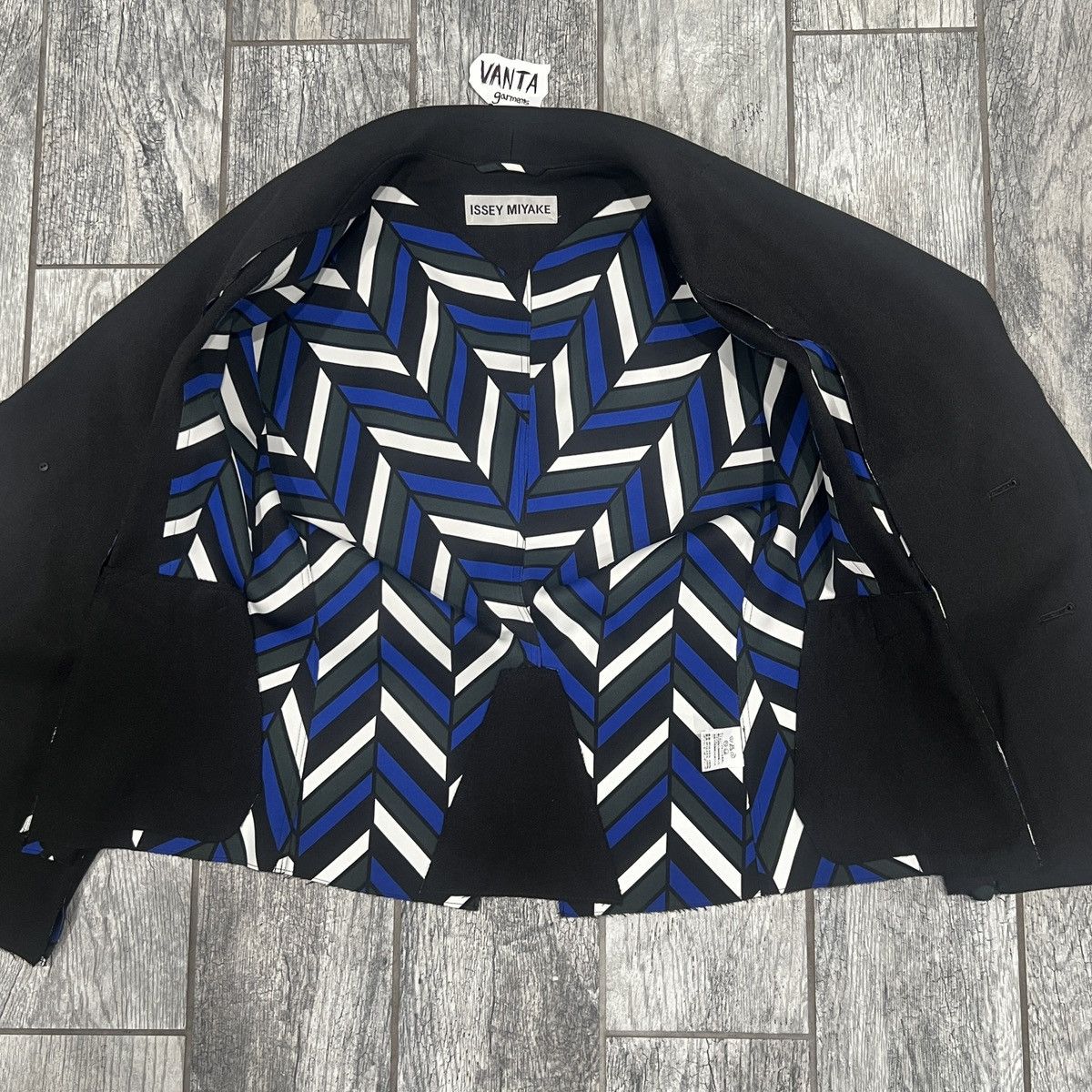 Issey Miyake (1 of 1) ISSEY MIYAKE BLAZER Size 38R - 3 Thumbnail