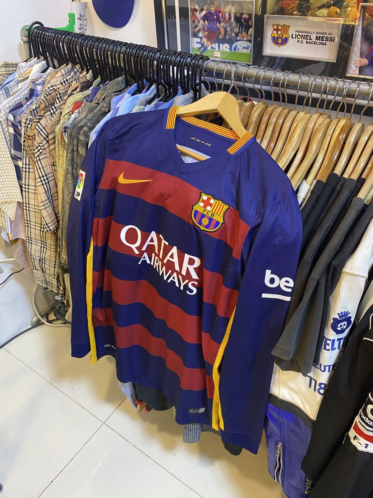 Nike 2015-2016 FC Barcelona Home Kit MESSI 10 Size US M / EU 48-50 / 2 - 3 Thumbnail