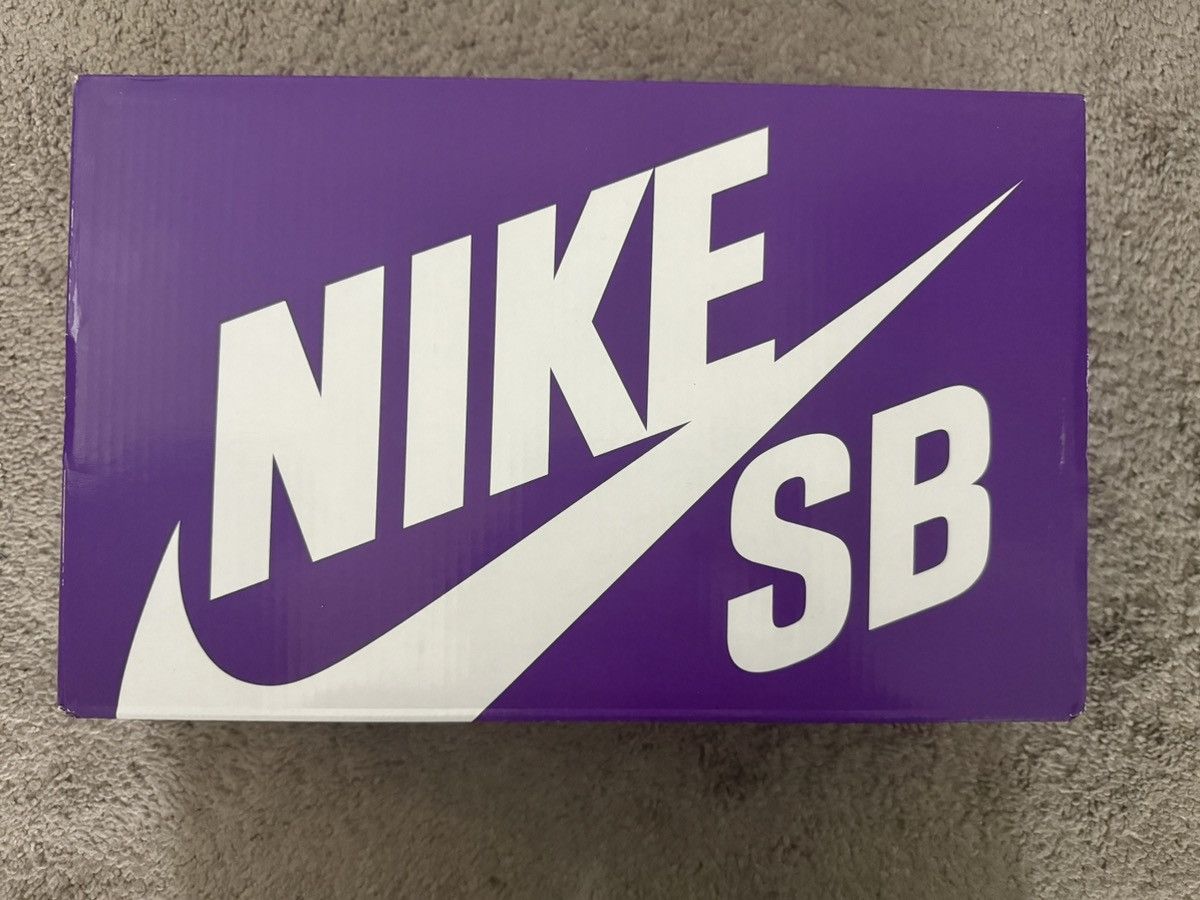 Nike Nike SB Dunk low Krampus Size 8.5M /10W Size US 8.5 / EU 41-42 - 8 Thumbnail