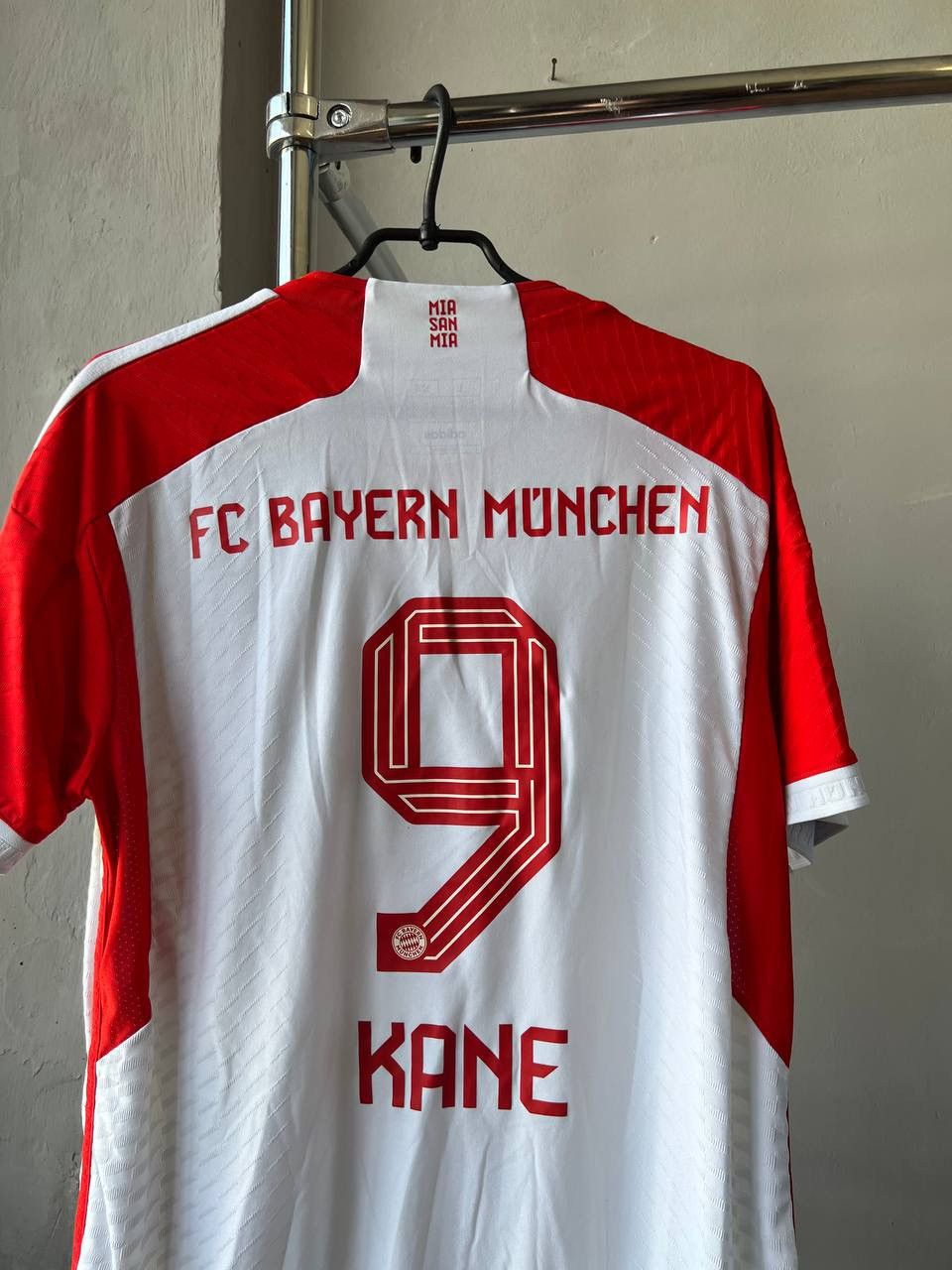 Adidas 2023/24 BAYERN MUNICH #9 KANE HOME SOCCER FOOTBALL JERSEY L Size US L / EU 52-54 / 3 - 16 Thumbnail