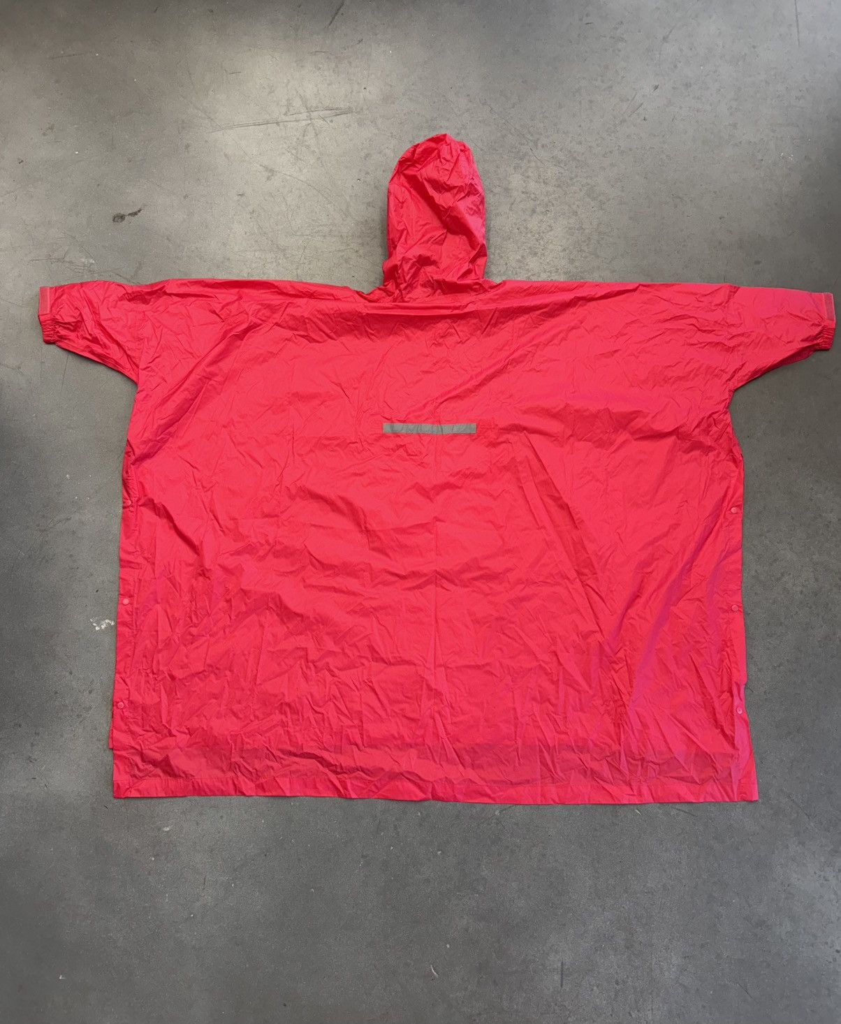 Comme des Garcons Comme Des Garçons CDG Logo Print Rain Poncho Worn By Kanye Size US XXL / EU 58 / 5 - 2 Thumbnail