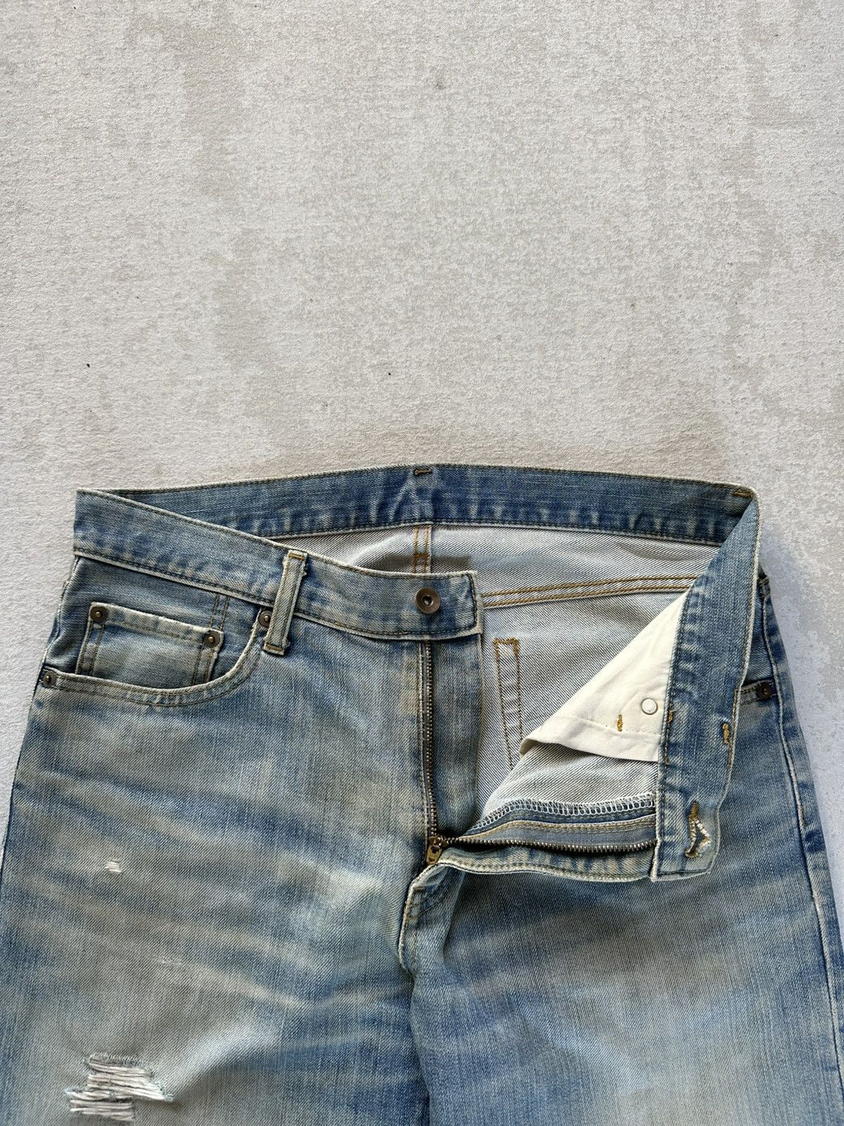 Vintage Vintage UNIQLO Japan Light Washed Distressed Denim Pants W32 Size US 32 / EU 48 - 10 Thumbnail