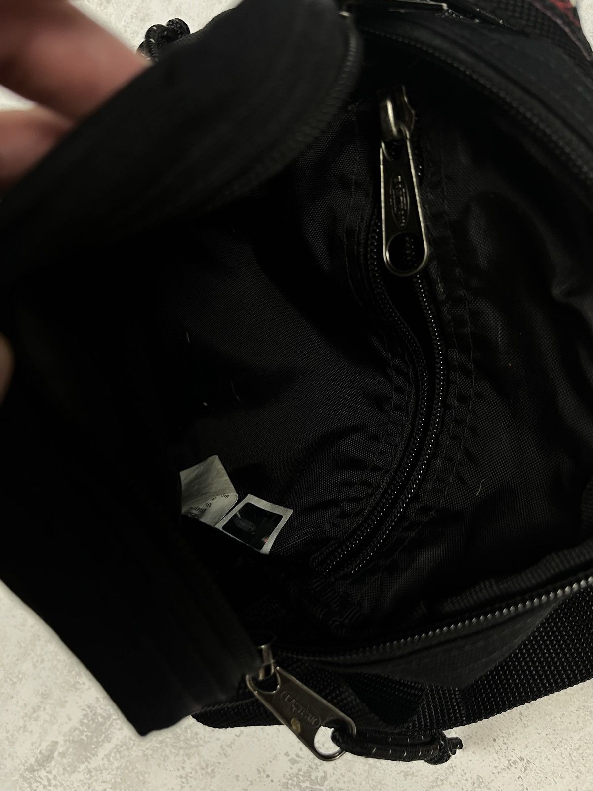 Eastpak Eastpak Classic Small Messenger Bag Black Utility Style Size ONE SIZE - 4 Thumbnail