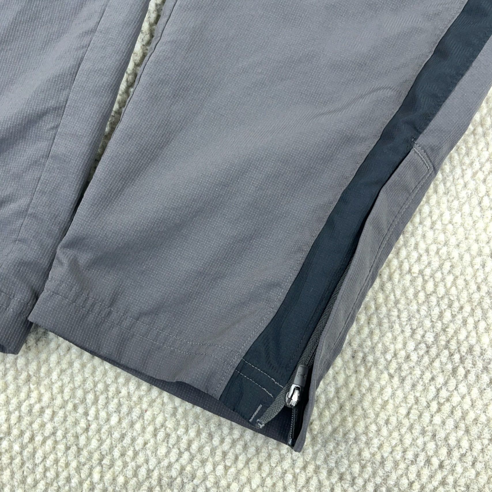 Under Armour Under Armour Pants Men Medium Gray Black Windbreaker Joggers Track Pants Baggy Size US 31 - 6 Thumbnail
