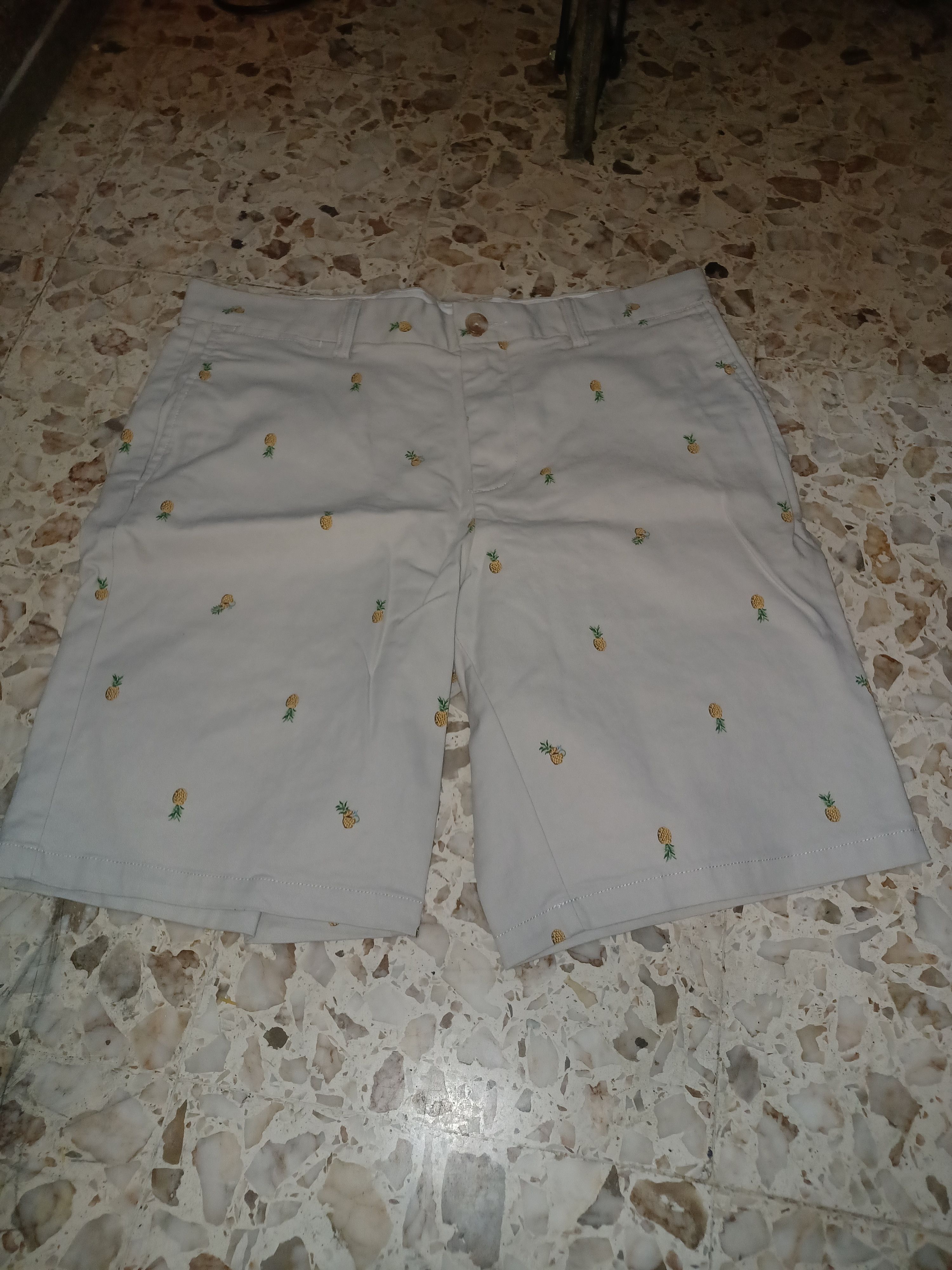 Old Navy Old Navy Ultimate Slim Men's Shorts SZ 34 Pineapples Size US 34 / EU 50 - 1 Thumbnail