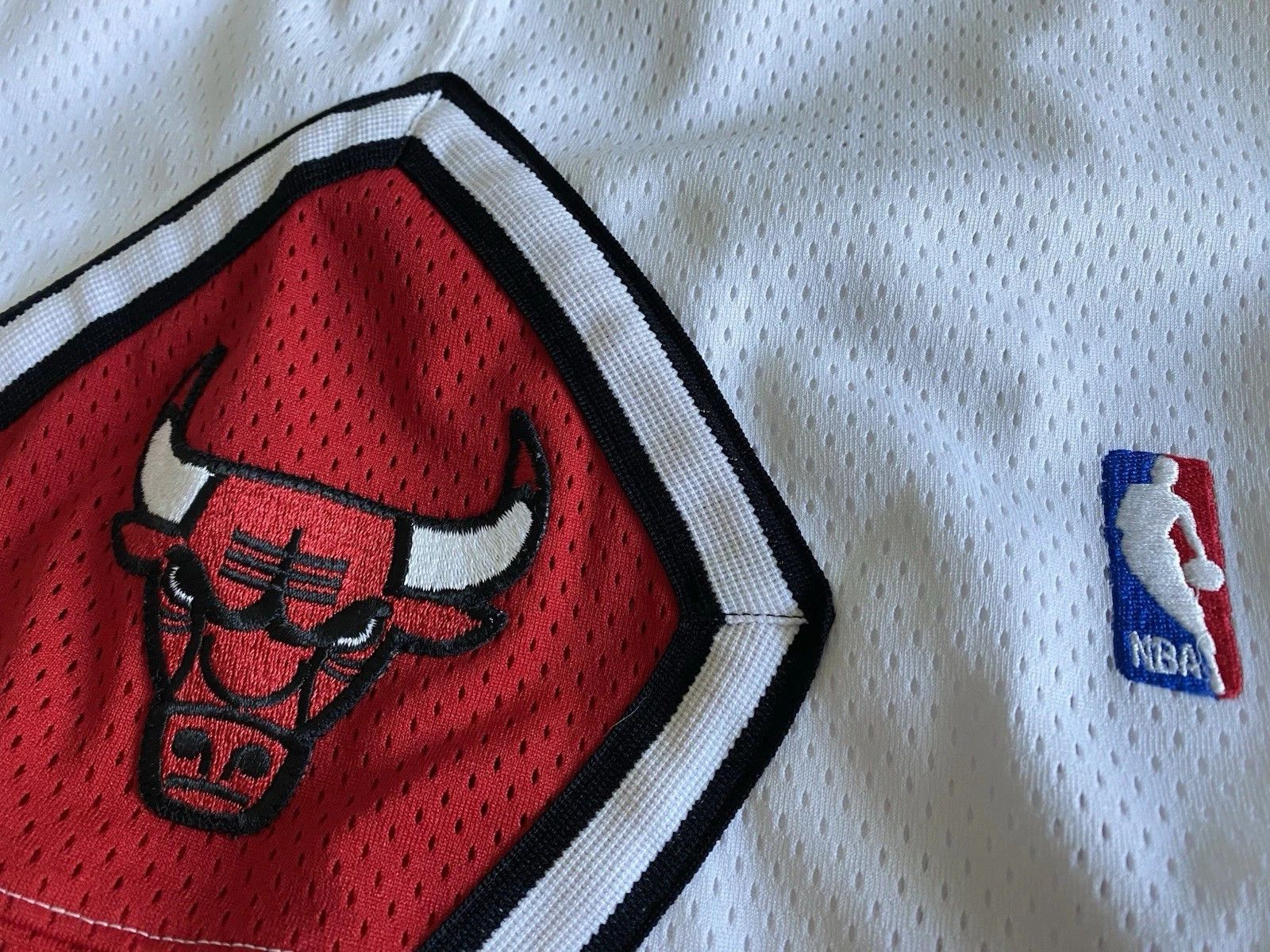 Nike Vintage 90s NIKE CHICAGO BULLS NBA Authentics Home Shorts Size US 34 / EU 50 - 6 Thumbnail