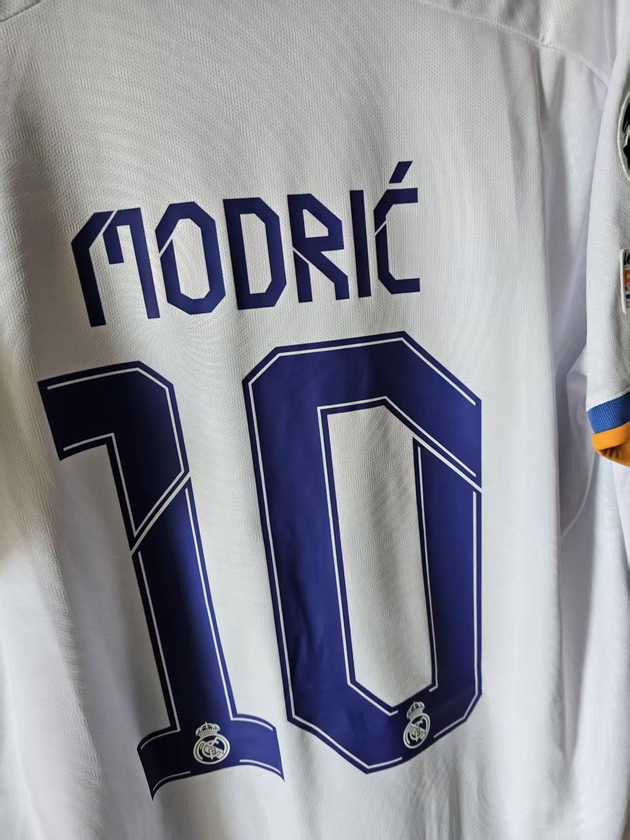 Other 2022 Real Madrid 10 Luka Modric Jersey Size US L / EU 52-54 / 3 - 3 Thumbnail