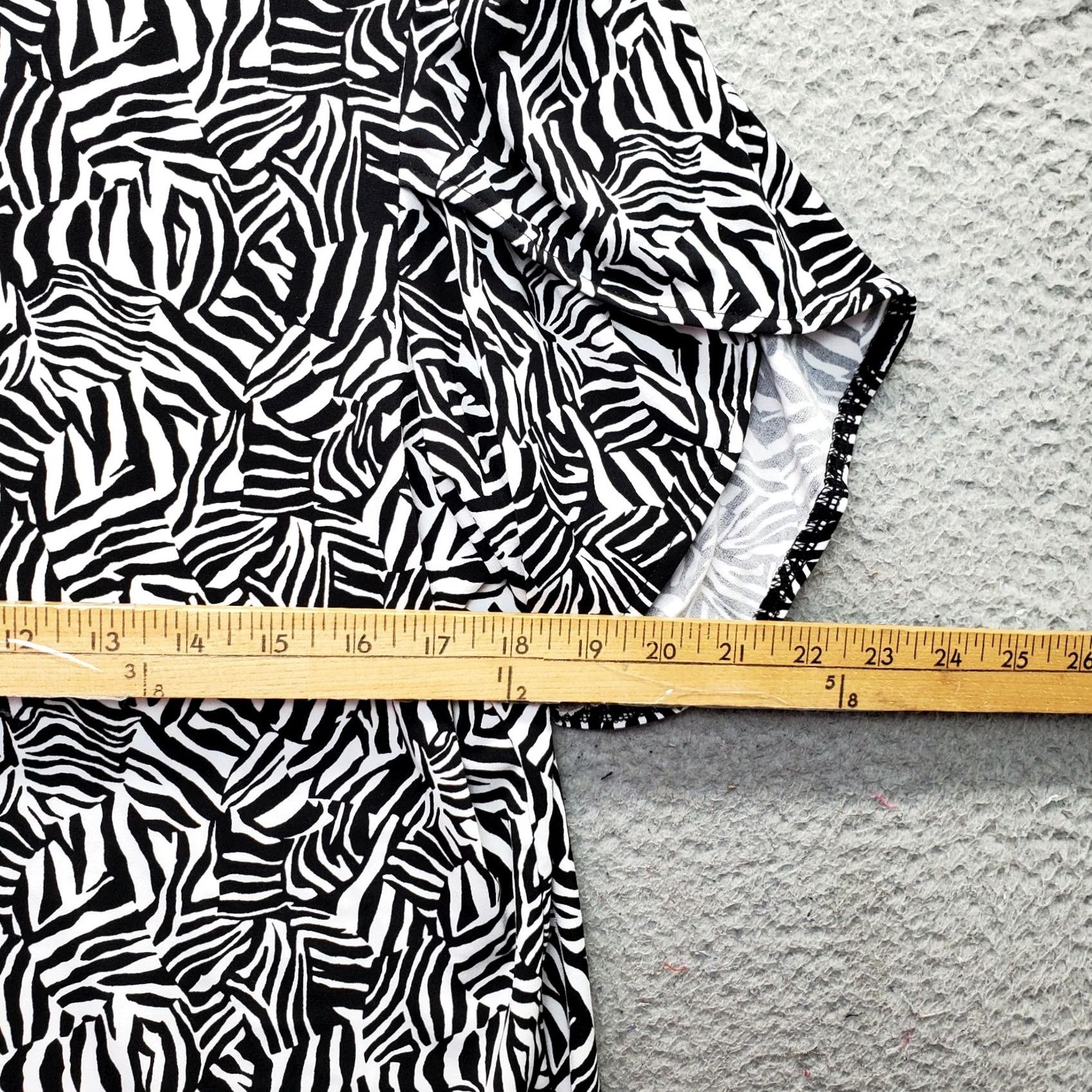 Michael Kors Michael Kors Blouse Womens L Multi Zebra Print Tulip Sleeve Round Neck Shirt Womens Size L Color Multicolor Size L / US 10 / IT 46 - 4 Thumbnail