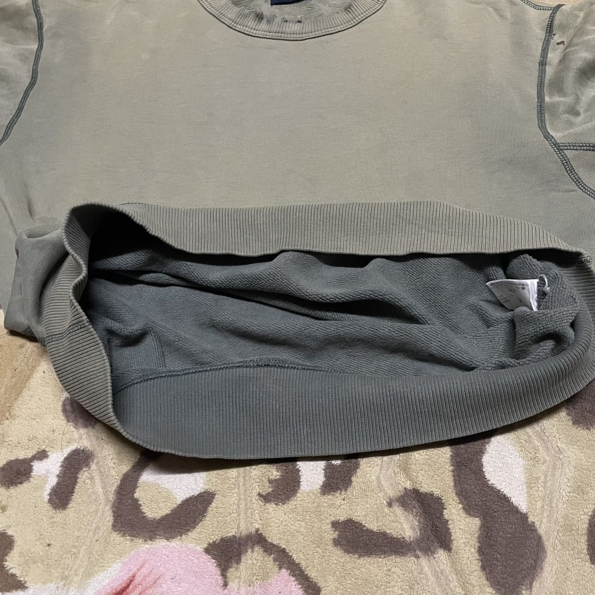 Vintage Vintage Distressed Sun Faded Uniqlo Sweatshirt Boxy Fit Size US M / EU 48-50 / 2 - 9 Thumbnail