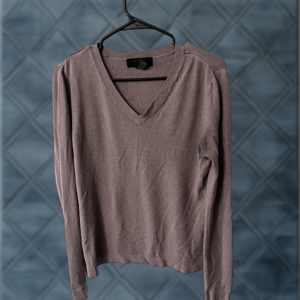 Express EXPRESS Women’s Purple Stretch V-Neck Sweater Long Sleeve Size M Pullover Knit Pullover, 3-Blend, Vintage? Not specified Size M / US 6-8 / IT 42-44 - 1 Thumbnail