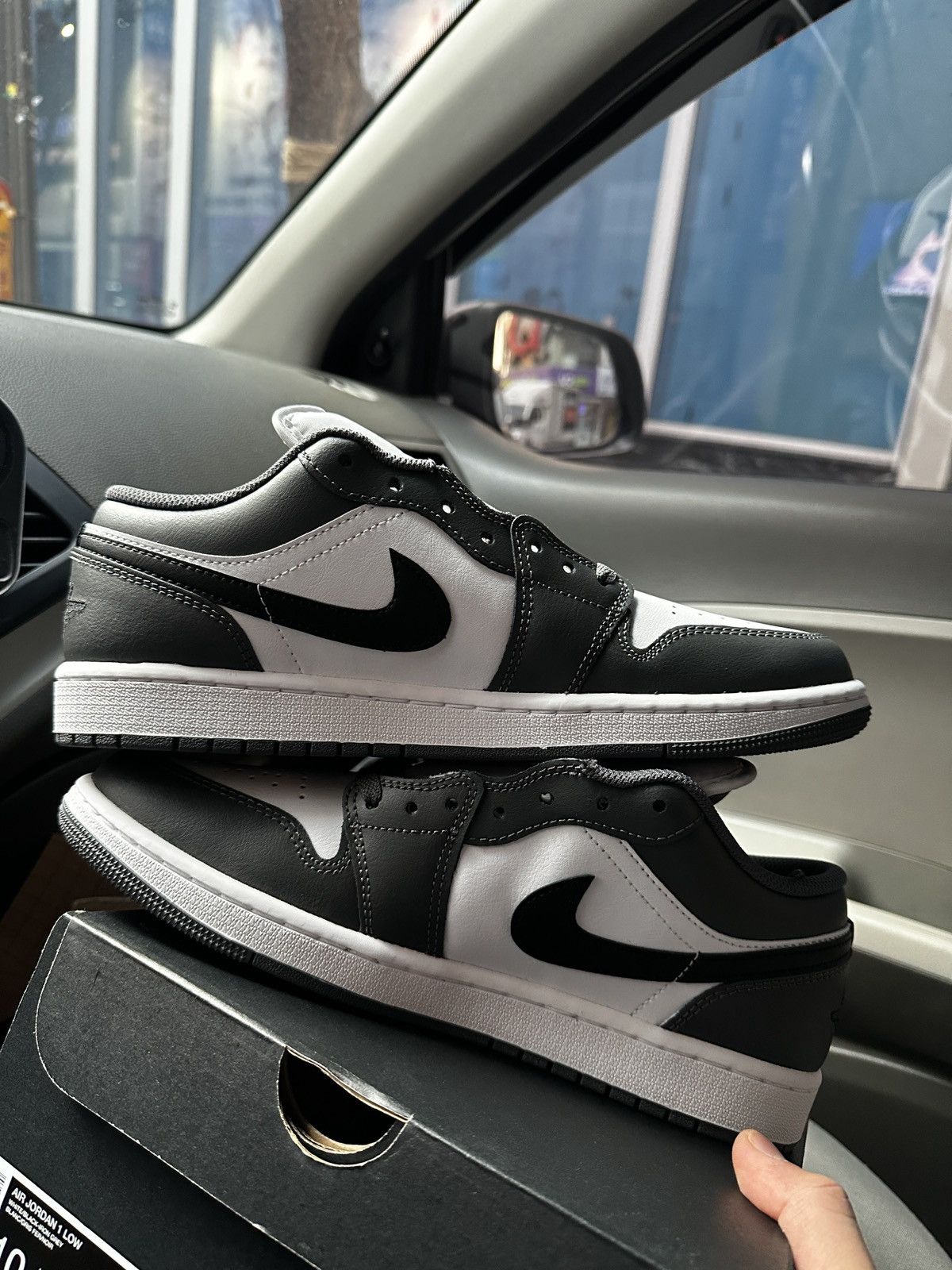 Jordan Brand × Nike *New* Size 10 Men Air Jordan 1 Low White Black Iron Gray Size US 10 / EU 43 - 4 Thumbnail
