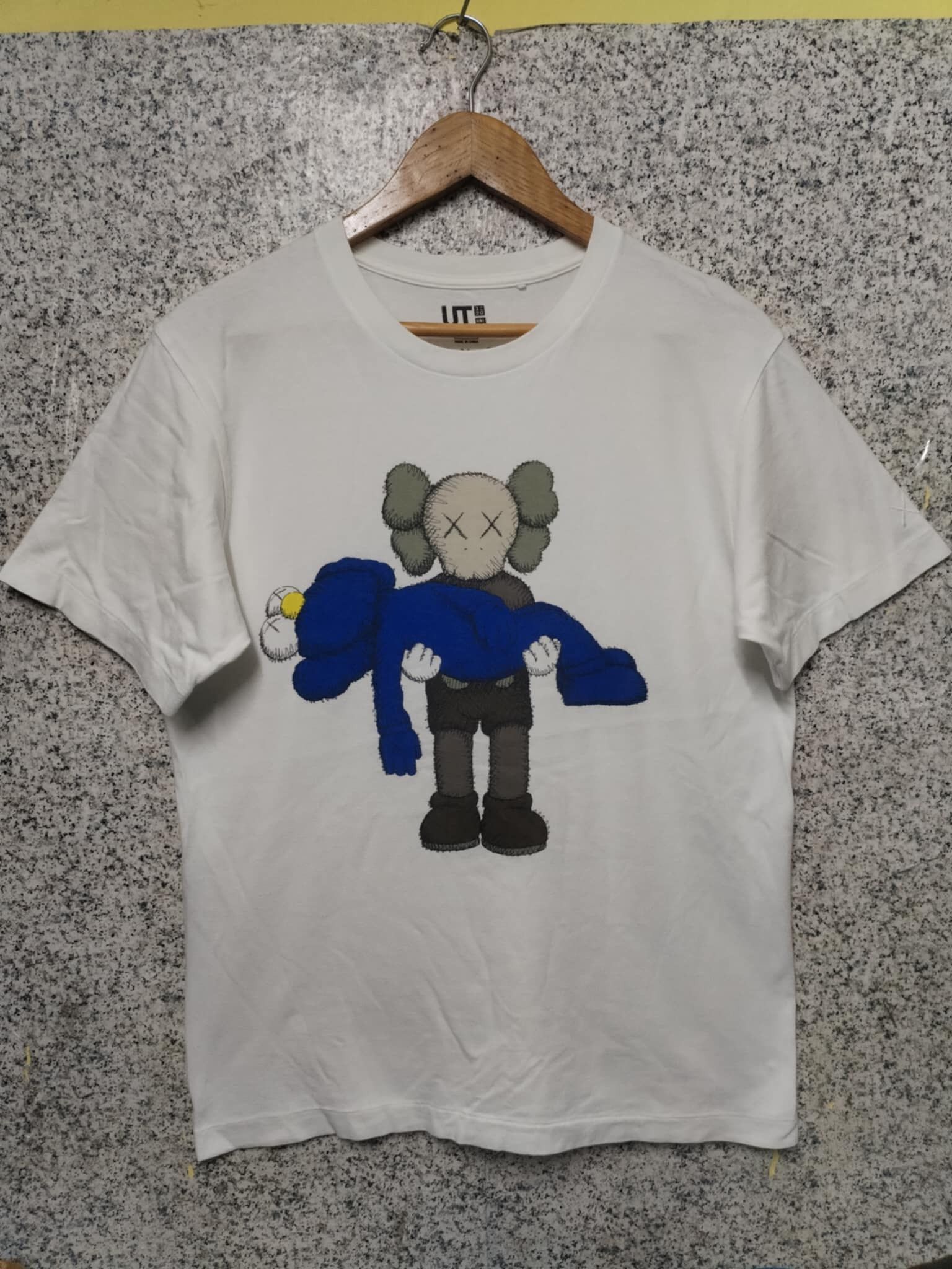 Japanese Brand TEE KAWS VERY RARE Size US M / EU 48-50 / 2 - 1 Thumbnail