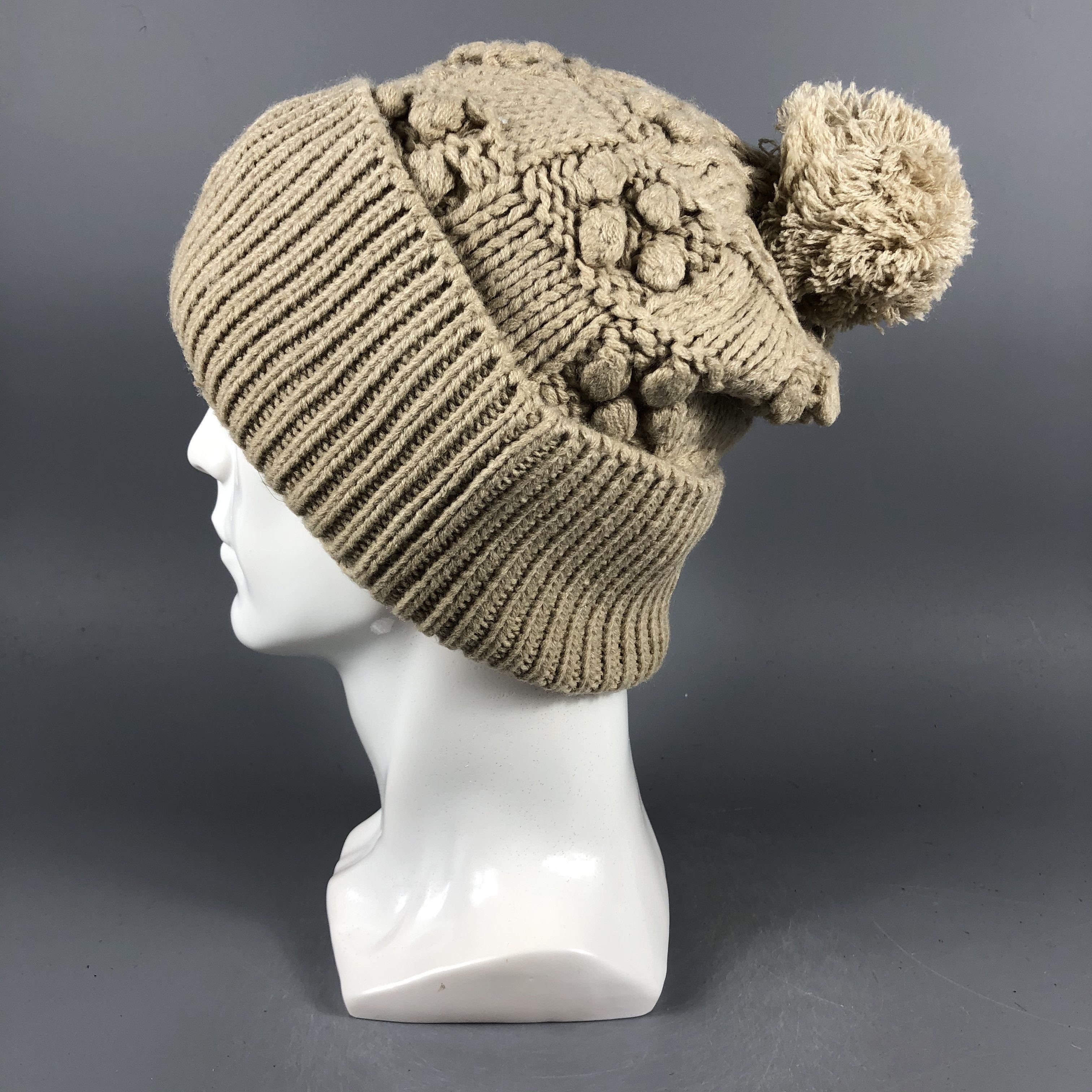 Vintage Womens Unknown Knit Pompom Beanie Snow Hat Snow Cap -D1294 Size ONE SIZE - 1 Thumbnail