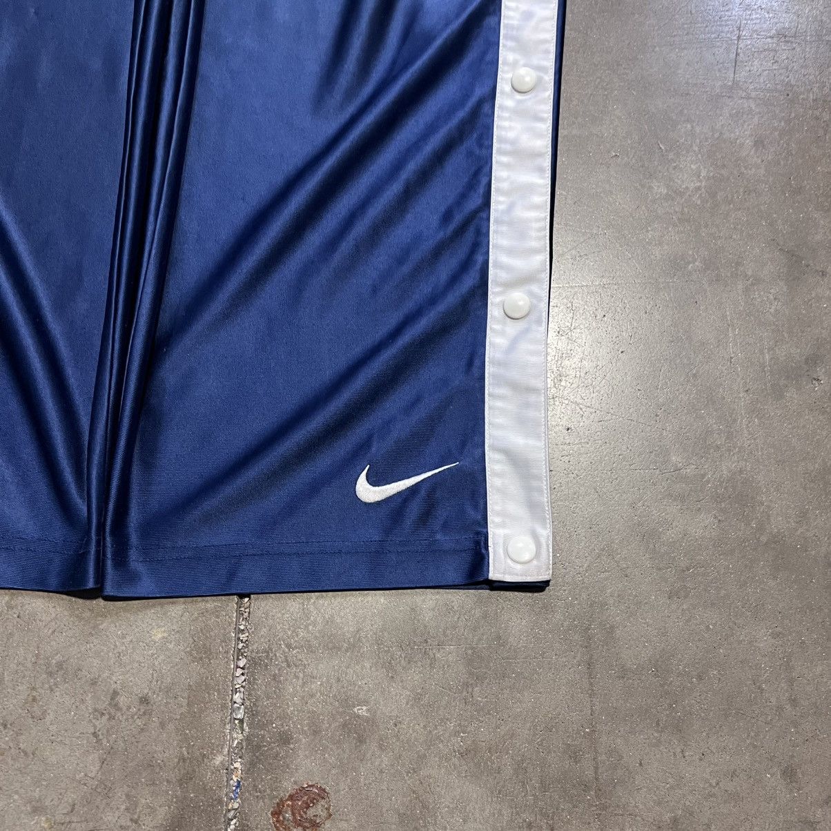 Nike Vintage Nike Tearaway Sweatpants Side Button Basketball Y2K Size US 30 / EU 46 - 3 Thumbnail