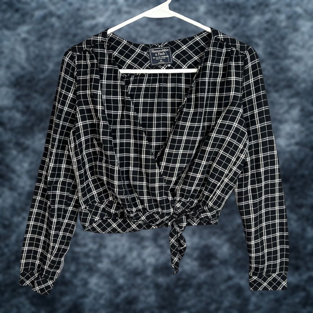 Abercrombie & Fitch Abercrombie & Fitch Women XS White Black Plaid Boho Long Sleeve V-Neck Wrap Top Shirt Adult XS Bohemian Pattern Plaid Black White Casual Mens? Size XS / US 0-2 / IT 36-38 - 1 Thumbnail