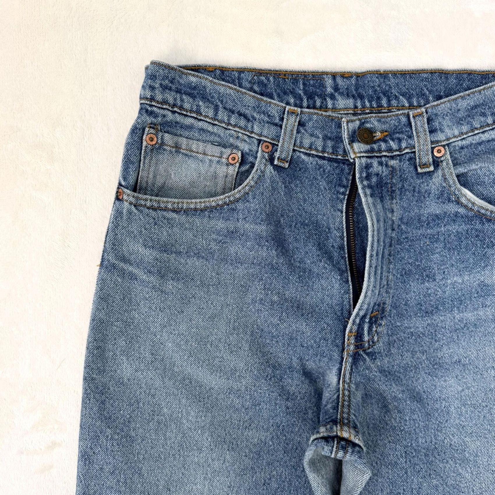 Levi's VINTAGE Levi's 550 Jeans Mens 30x34 Blue Light Wash Relaxed Tapered Leg Denim USA Jeans Mens 30x34 Blue Light Wash Relaxed Tapered Leg Denim USA Size US 32 / EU 48 - 4 Thumbnail