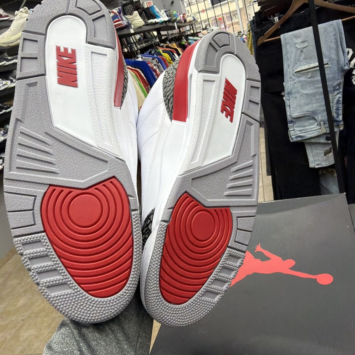 Jordan Brand Jordan Air Jordan 3 Retro White Fire Red-Black Men's Size 13 Size US 13 / EU 46 - 14 Thumbnail