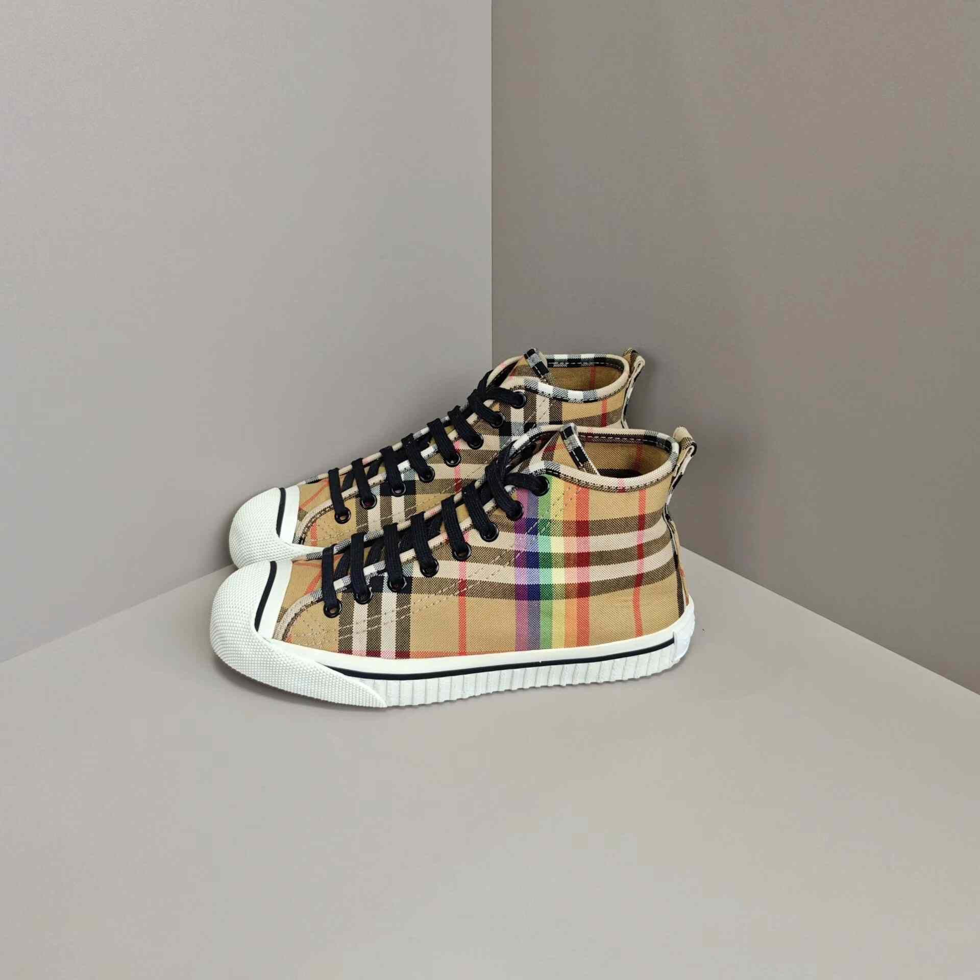 Burberry Burberry Canvas Plaid Lowtop Sneakers us_6 Women Size US 6 / IT 36 - 1 Thumbnail