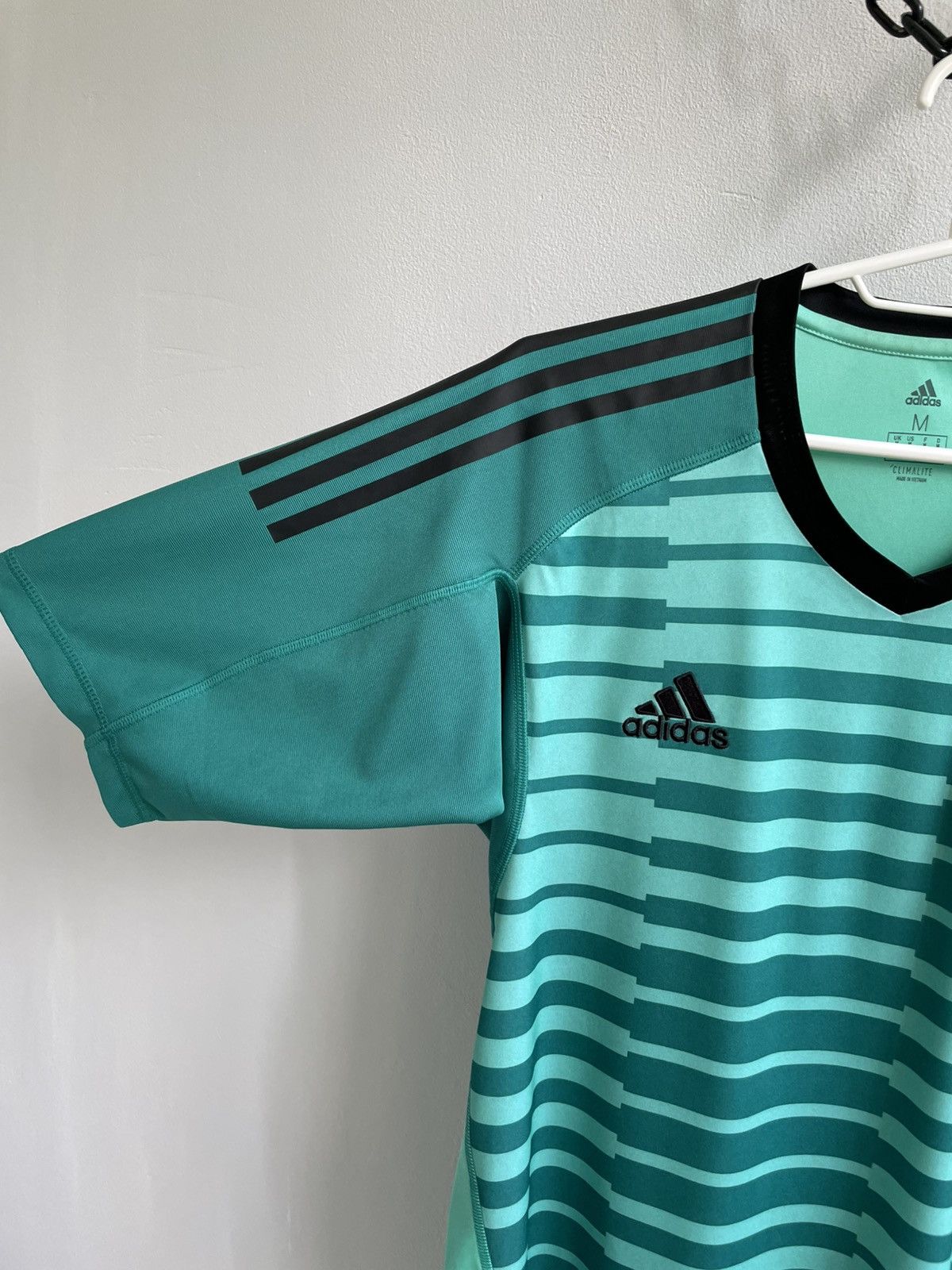 Vintage Spain 2017 2018 Goalkeeper Football Soccer Shirt BR2703 Size US M / EU 48-50 / 2 - 3 Thumbnail