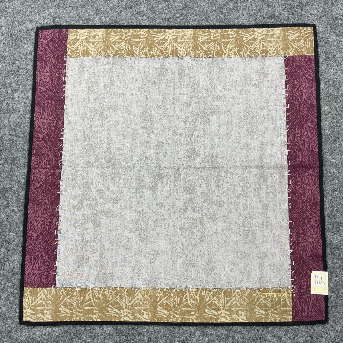 Givenchy Givenchy Handkerchief / Bandana / Neckerchief B1707 Size ONE SIZE - 1 Thumbnail