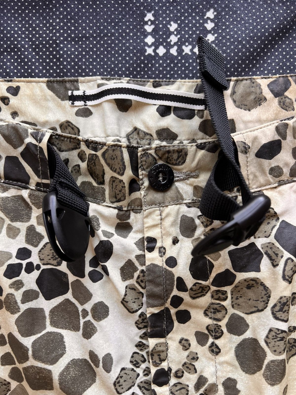 Stone Island Stone Island Alligator Camo Cargo Shorts Type RE W30 croc Size US 30 / EU 46 - 6 Thumbnail