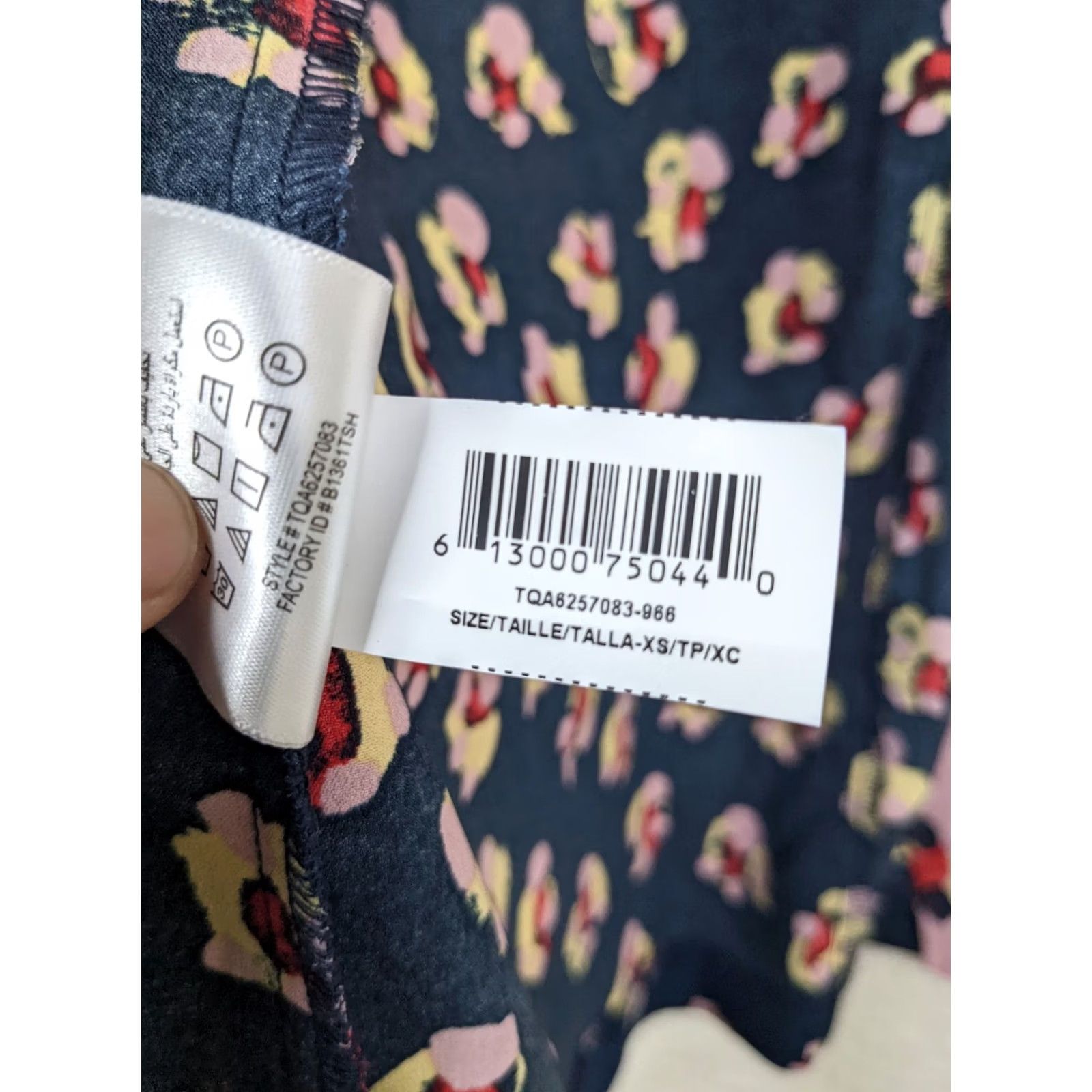 BCBGeneration BCBGeneration Dress Pink Floral Short Sleeve XS V-Neck Wrap A-Line Women's 100% Polyester Knee Length Size 26" / US 2 / IT 38 - 6 Thumbnail