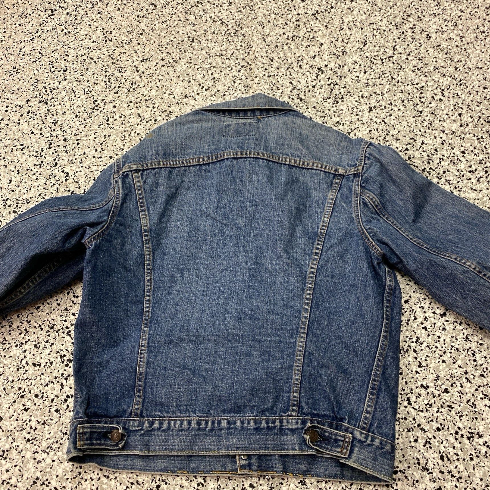 Levi's VINTAGE Levi's Trucker Denim Jacket Men Regular Blue 58 cm Chest See measurements Denim Jacket Winter Autumn Spring Summer - Mens Size US S / EU 44-46 / 1 - 8 Thumbnail