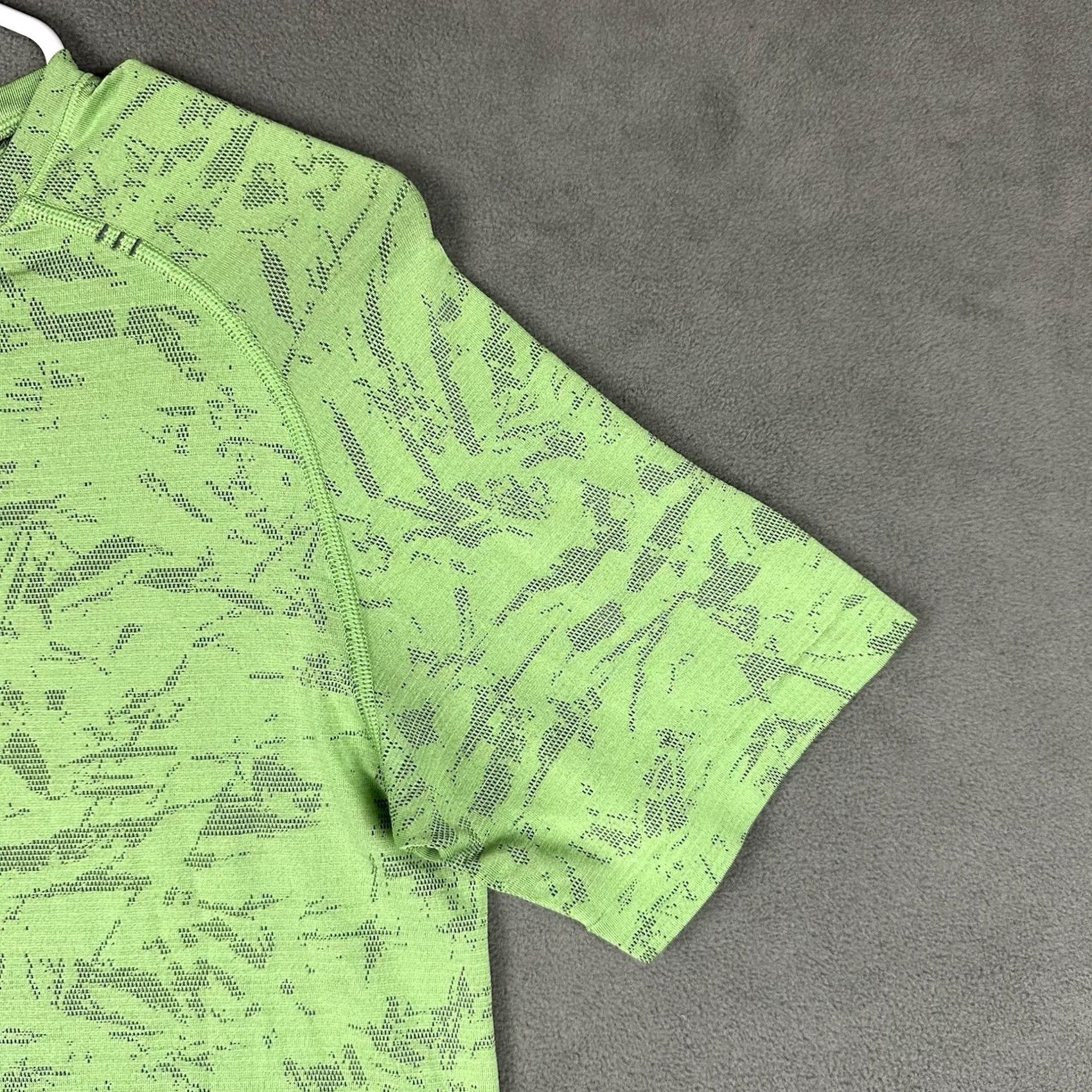Lululemon Lululemon Metal Vent Tech Shirt Mens XS Green Camouflage Running Training Performance Size US L / EU 52-54 / 3 - 7 Thumbnail