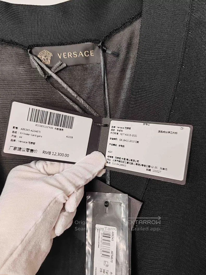 Versace Versace Gold buckle portrait V-neck knit Size M / US 6-8 / IT 42-44 - 4 Thumbnail