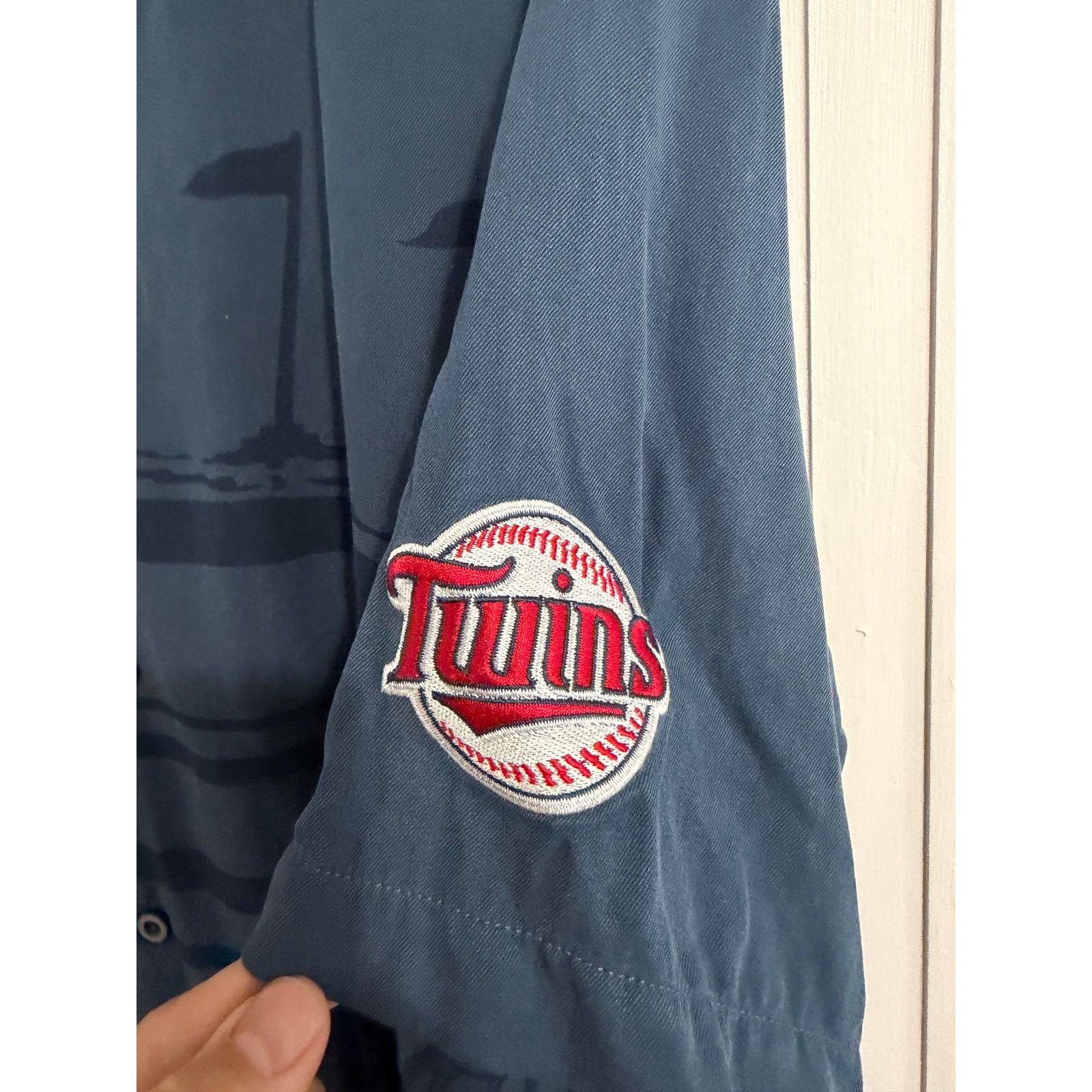 Tommy Bahama Minnesota Twins Tommy Bahama 100% Silk Shirt Men's Size M Size US M / EU 48-50 / 2 - 2 Thumbnail