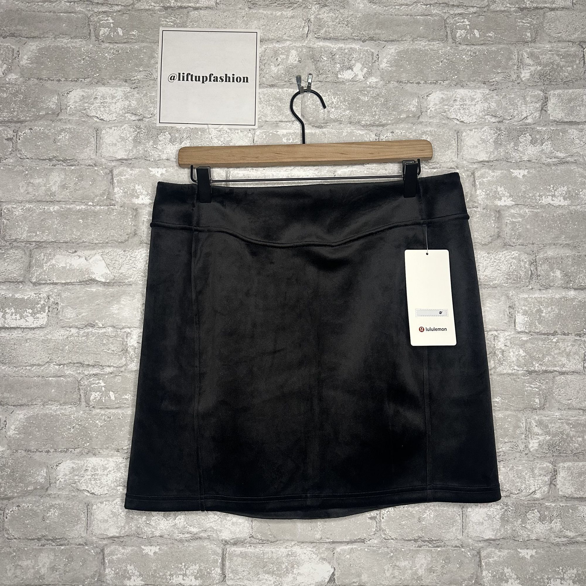 Lululemon Lululemon Scuba High Rise Mini Skirt Velvet NWT Size Large Size 32" / US 10 / IT 46 - 1 Thumbnail