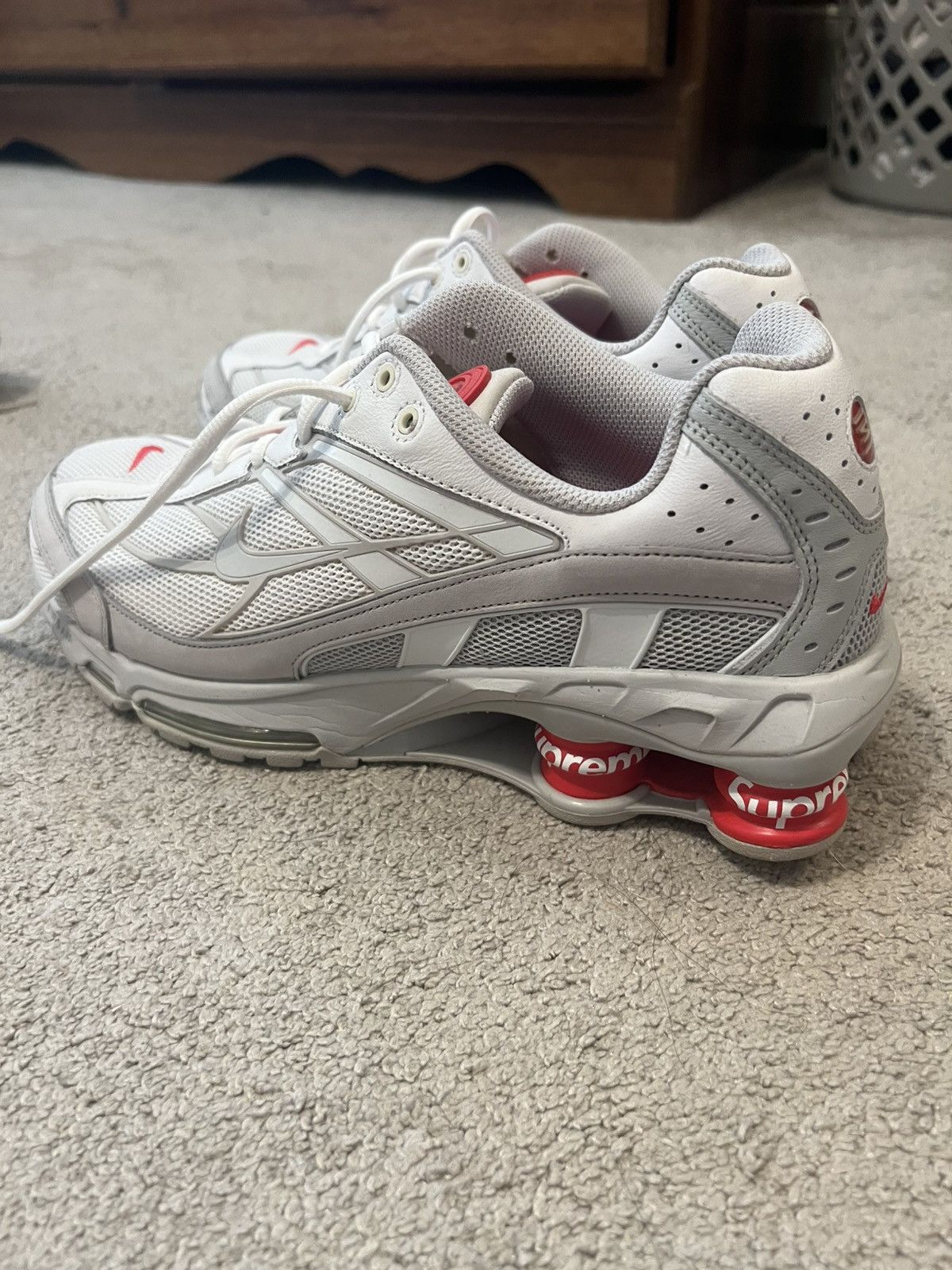 Nike × Supreme Supreme Nike Shox White/Red Size US 10.5 / EU 43-44 - 4 Thumbnail
