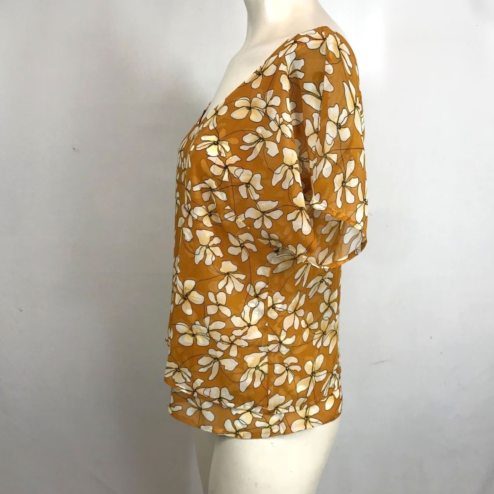 Vintage CABI Womens XS Mustard Floral Short Sleeve V Neck Top Shirt Size XS / US 0-2 / IT 36-38 - 6 Thumbnail