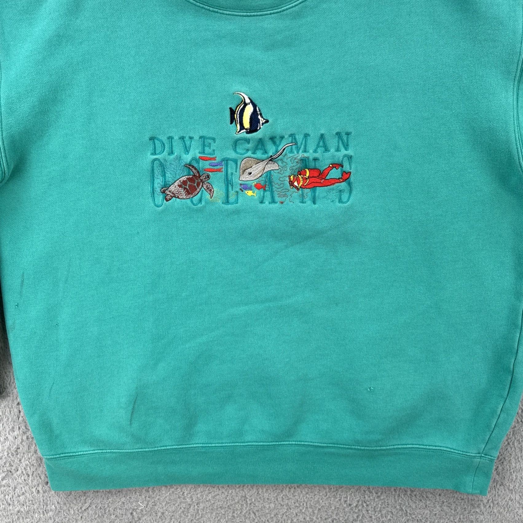 Vintage VINTAGE Men Large Green Crew Neck Sweatshirt Embroidered 90s Cayman Oceans Dive Size US L / EU 52-54 / 3 - 4 Thumbnail