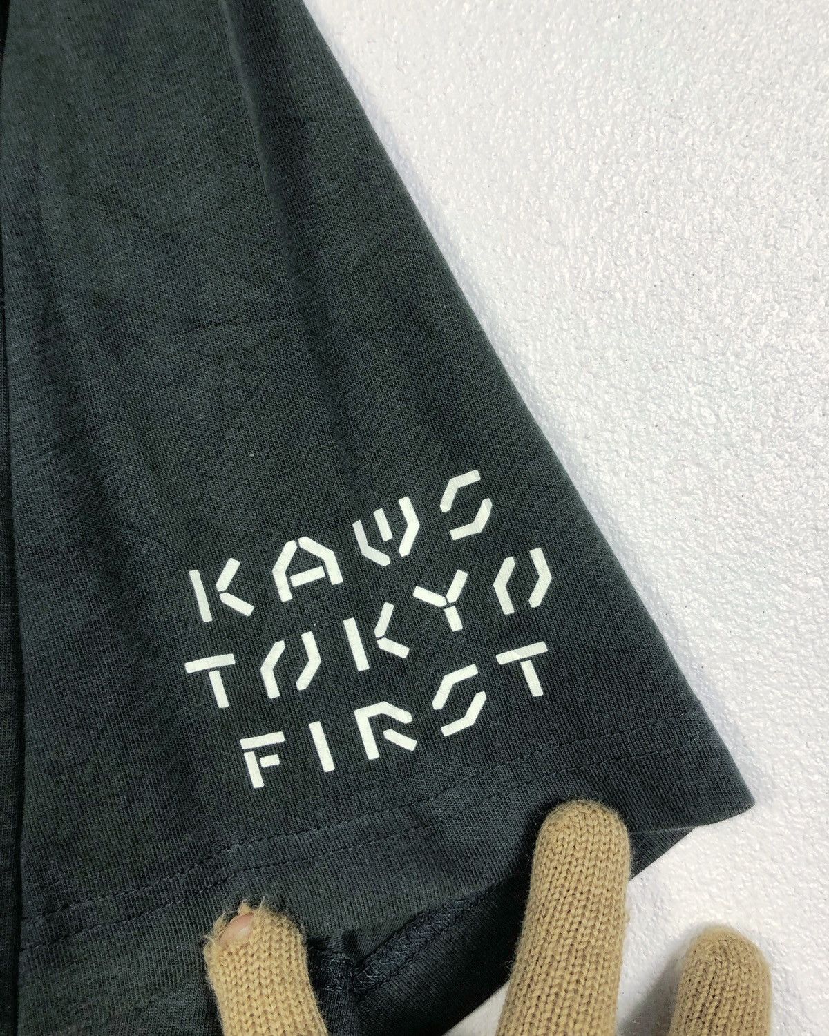 Kaws × Uniqlo Rare Uniqlo X Kaws Tokyo First Tee Size US XXL / EU 58 / 5 - 5 Thumbnail