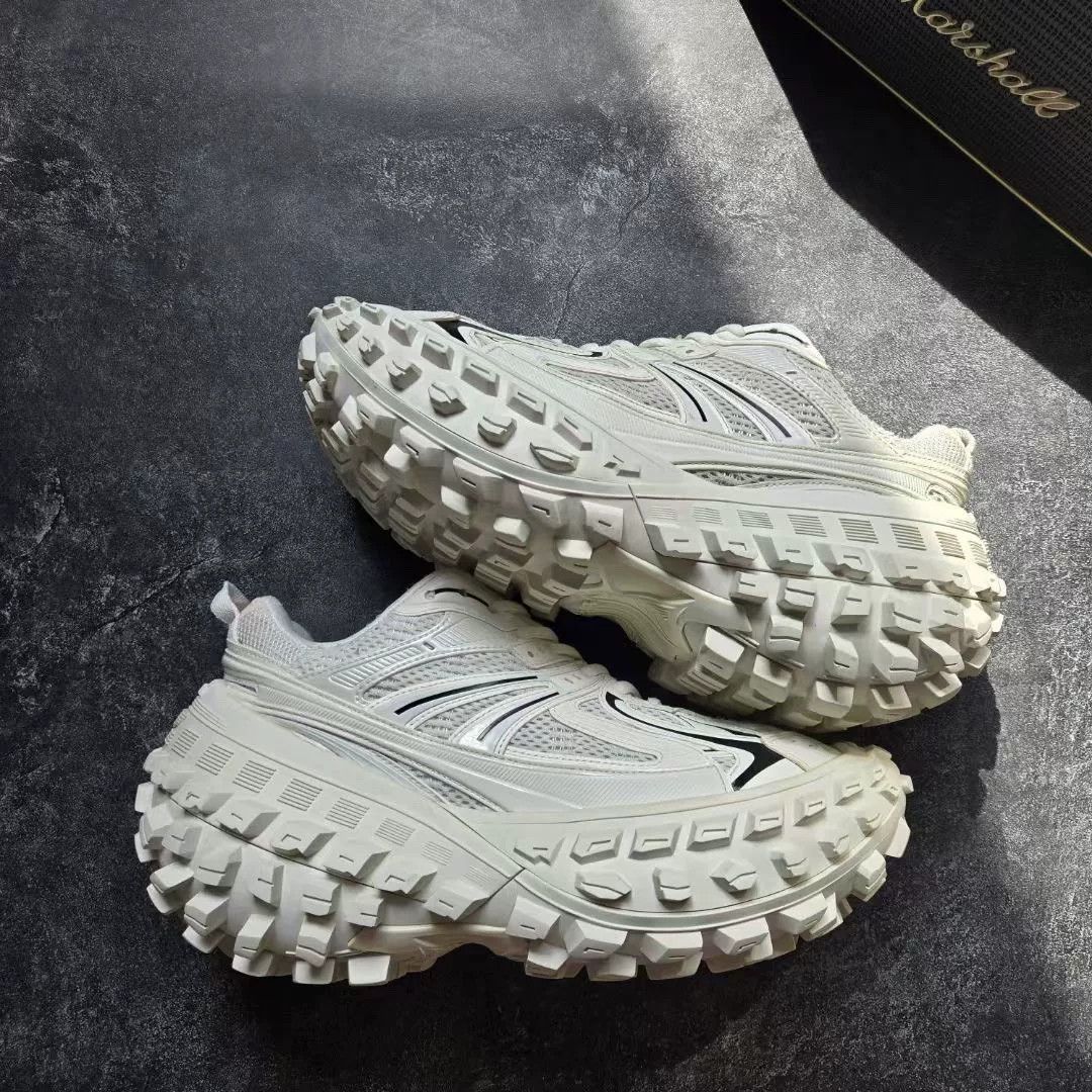 Balenciaga Balenciaga White Lowtop Sneakers 41 Men Size US 8.5 / EU 41-42 - 1 Thumbnail