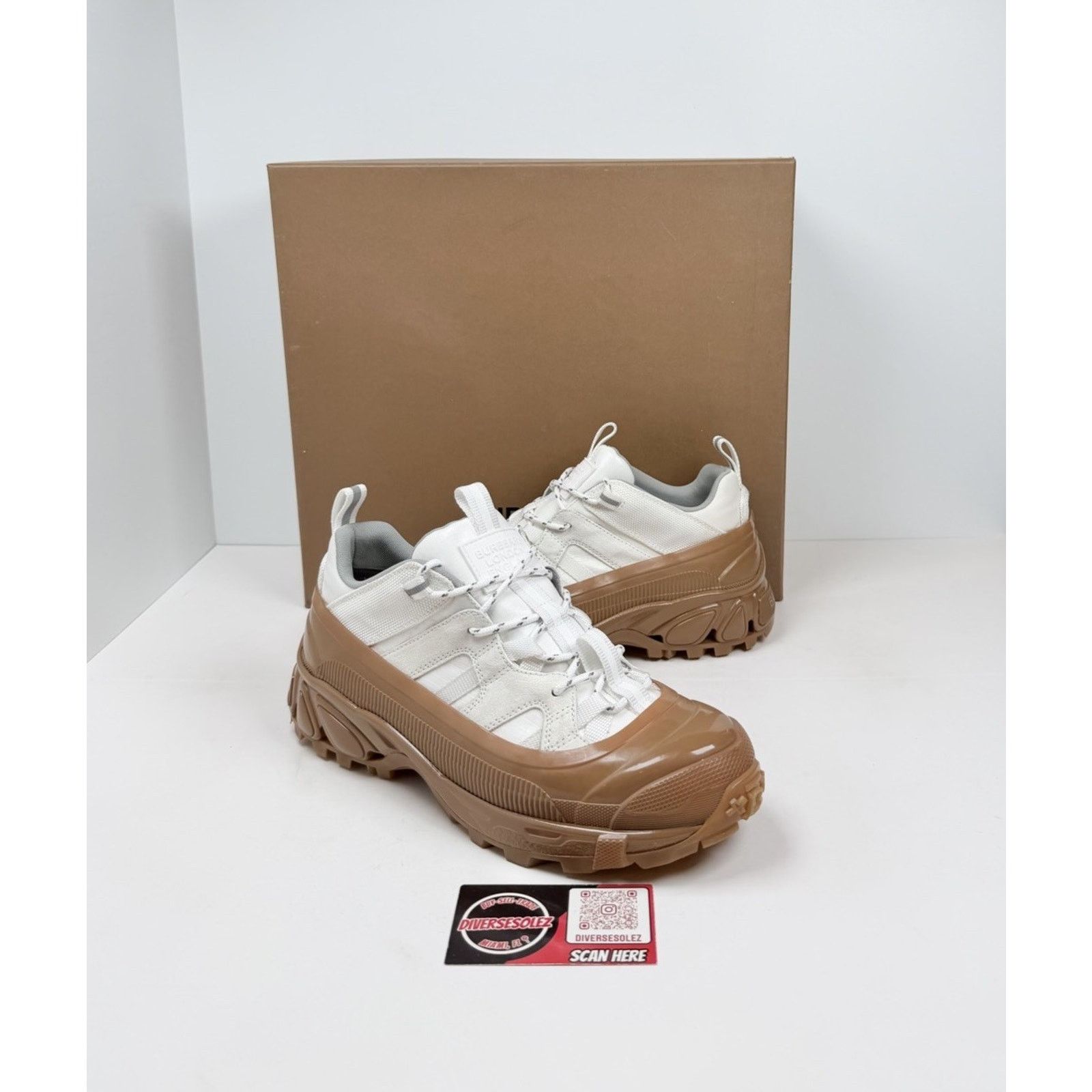 Burberry Size 41EU/8US - Burberry Arthur White Brown Size US 8 / EU 41 - 1 Thumbnail