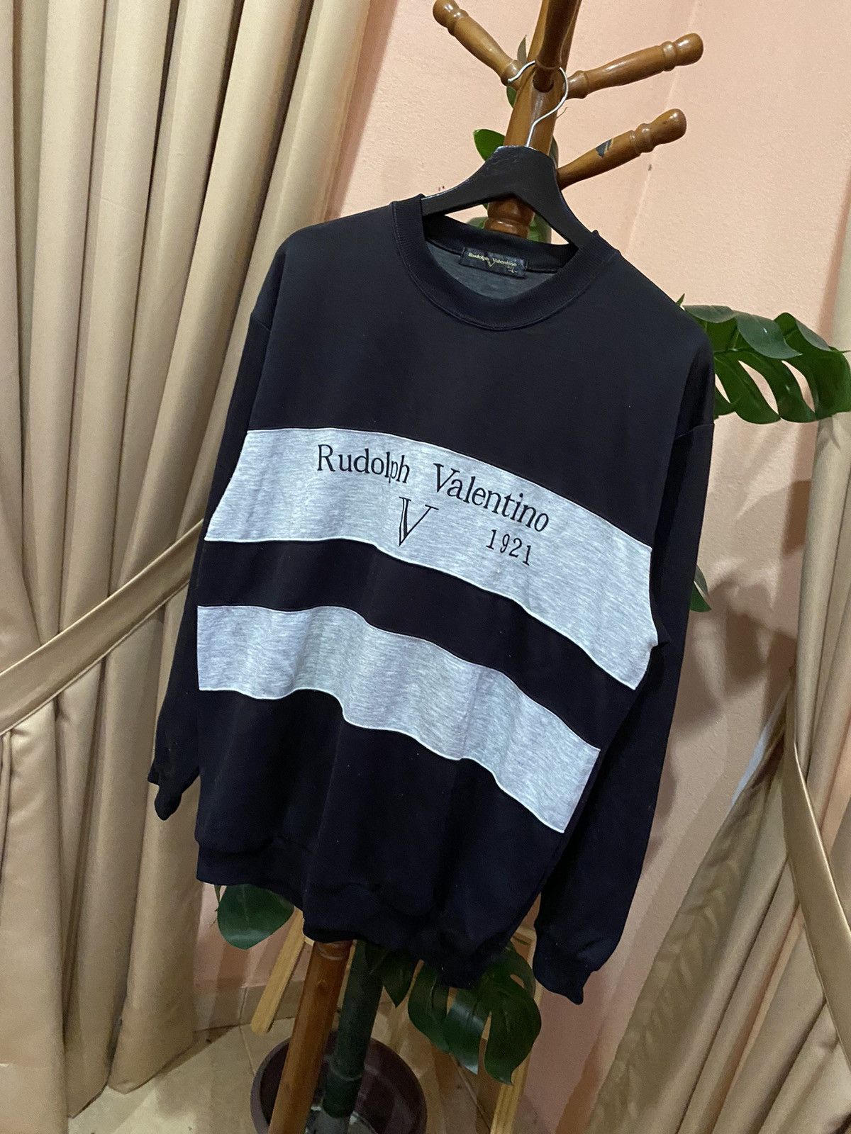 Other VINTAGE 90S RUDOLPH VALENTINO SWEATSHIRT Size US L / EU 52-54 / 3 - 4 Thumbnail