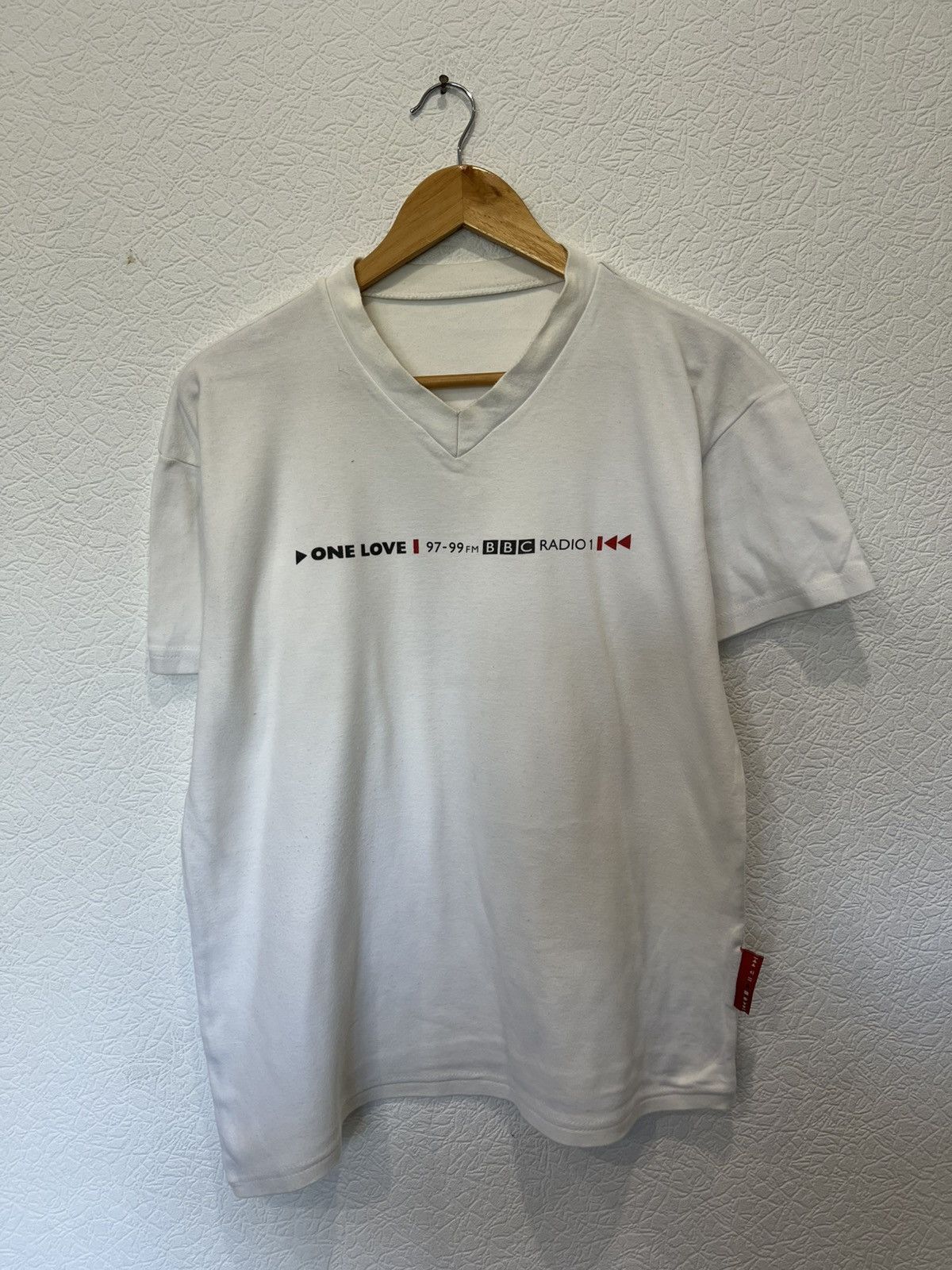 Vintage Vintage Radio 1 BBC 1999 Tour T shirt Tee White Size US S / EU 44-46 / 1 - 1 Thumbnail