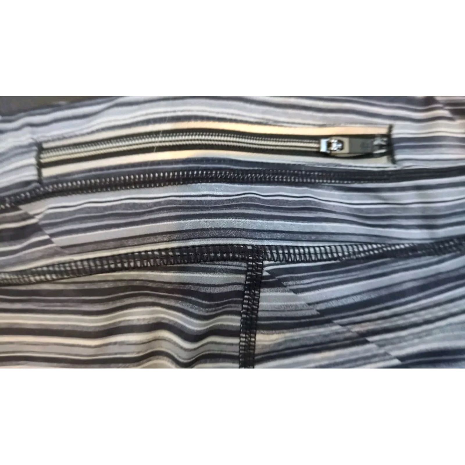 Athleta Athleta Leggings Womens Medium Gray Striped Cropped Pocket Athletic Activewear M Gray Women Leggings with Pockets Size 32" / US 10 / IT 46 - 5 Thumbnail