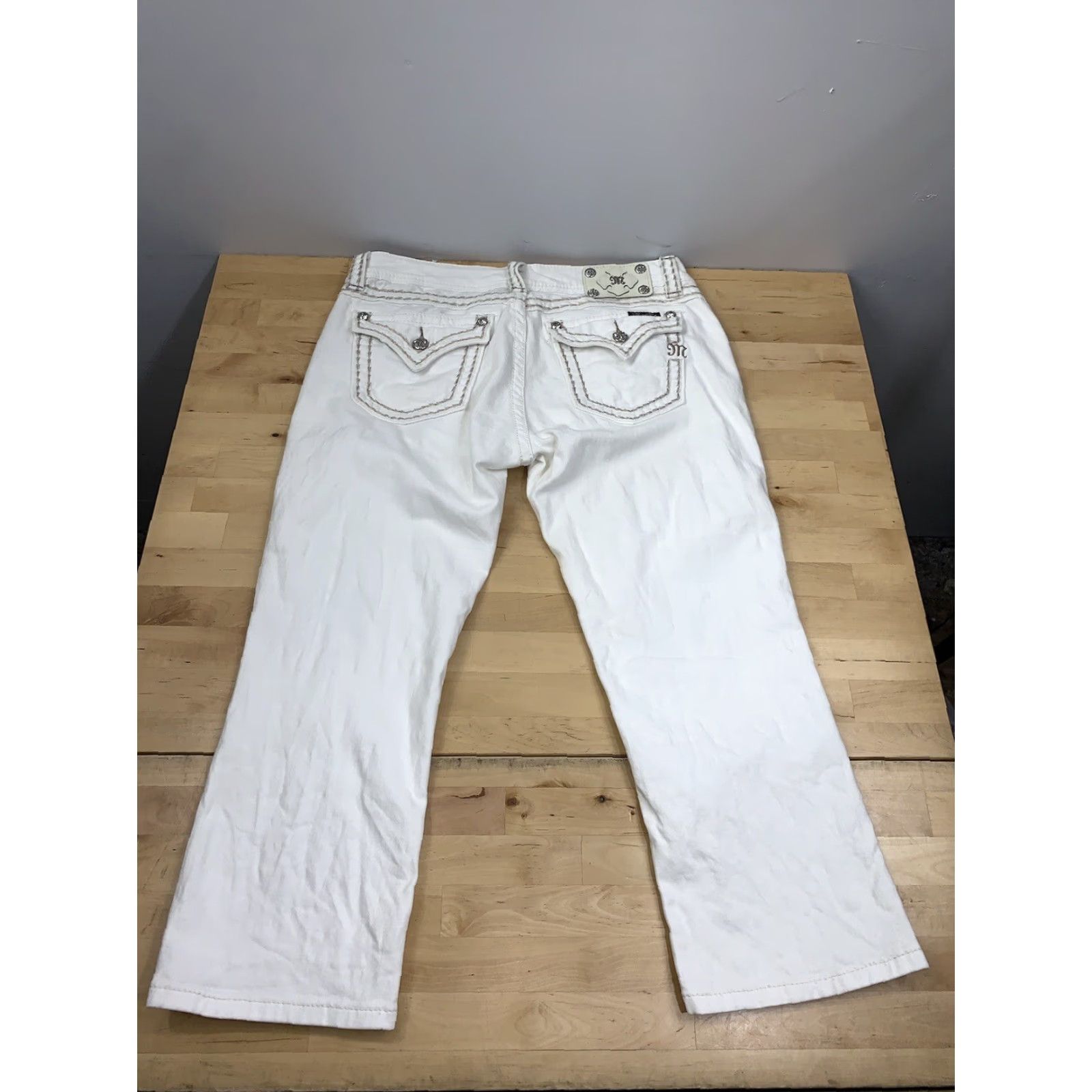 Vintage Miss Mw Signature Cuffed Capri Jeans Womens 31 White Inseam 23" Regular 31 Miss Mw Signature Cuffed Jeans White 31 Womens Capri JN Size 24" / US 00 / IT 34 - 2 Thumbnail