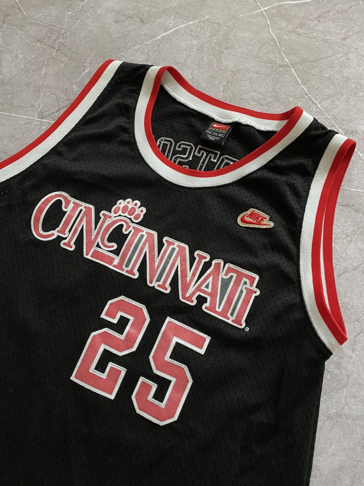 NBA × Nike × Vintage Nike Cincinnati Bearcats Danny Fortson #25 Basketball Jersey Size US XXL / EU 58 / 5 - 5 Thumbnail