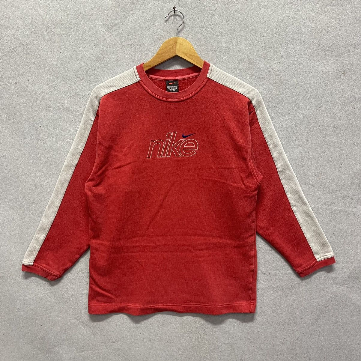 Nike Vintage Nike Embroidered Sweatshirt – Red / Cream Size US M / EU 48-50 / 2 - 1 Thumbnail