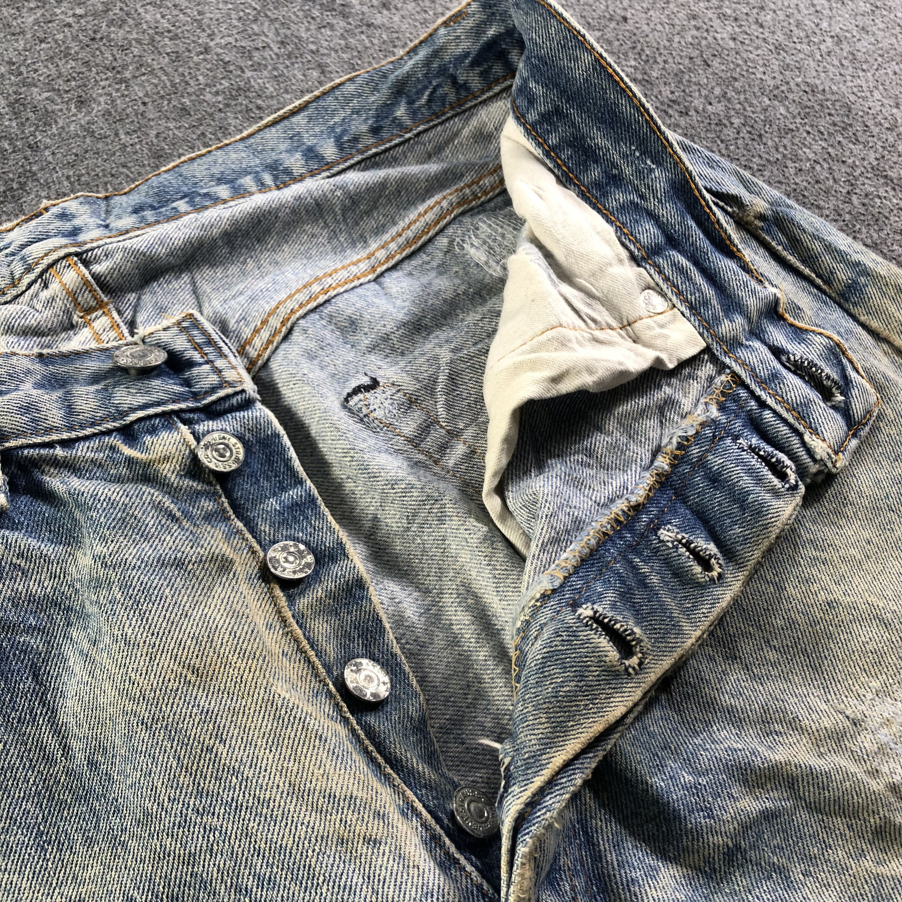 Levi's 90s Vintage Light Wash Levis 501 Jeans-J3905 Size US 32 / EU 48 - 7 Thumbnail