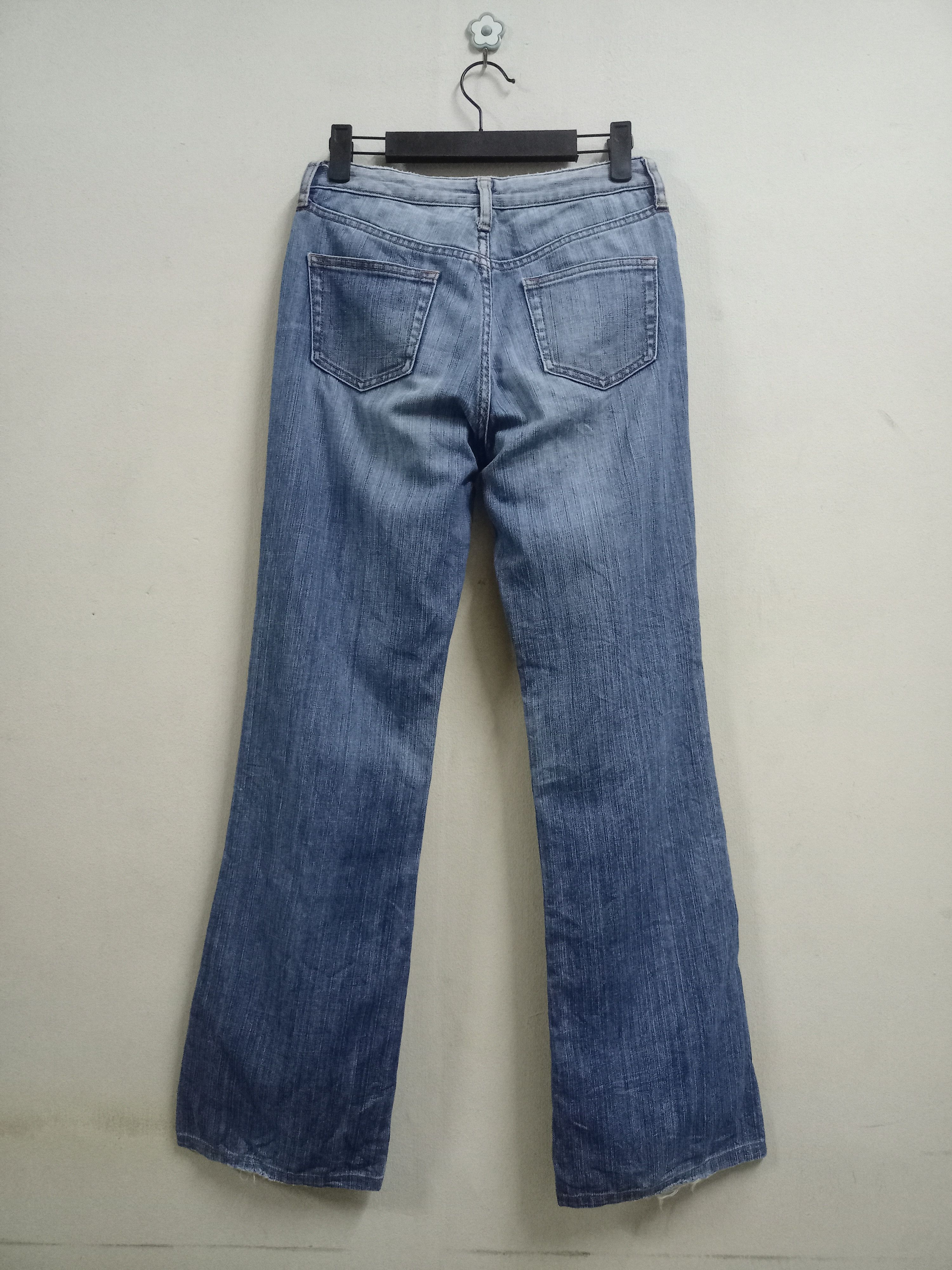 Japanese Brand × Uniqlo Vintage Japanese Uniqlo Blue Wash Flare Jeans Size US 26 / EU 42 - 2 Thumbnail