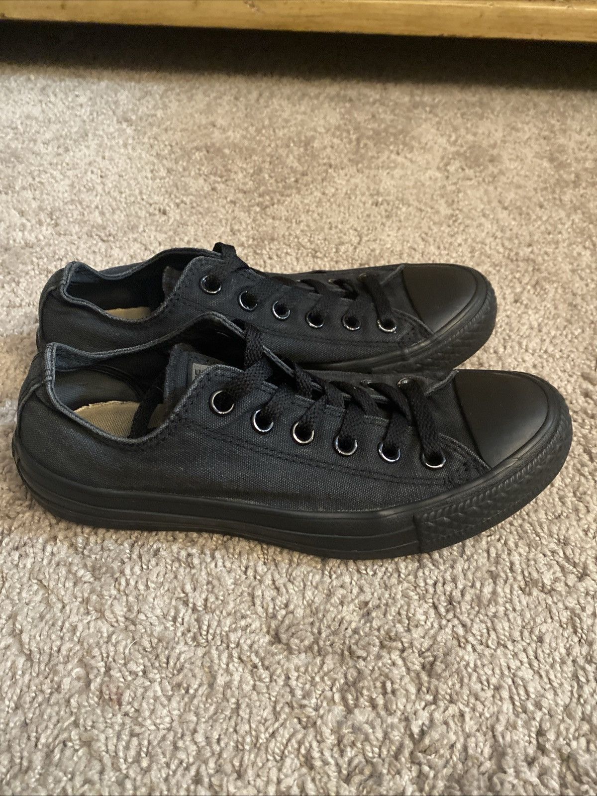 Converse Unisex Converse Chuck Taylor low Sneakers size 6.5 W/ 4.5M Size US 6.5 / IT 36.5 - 1 Thumbnail