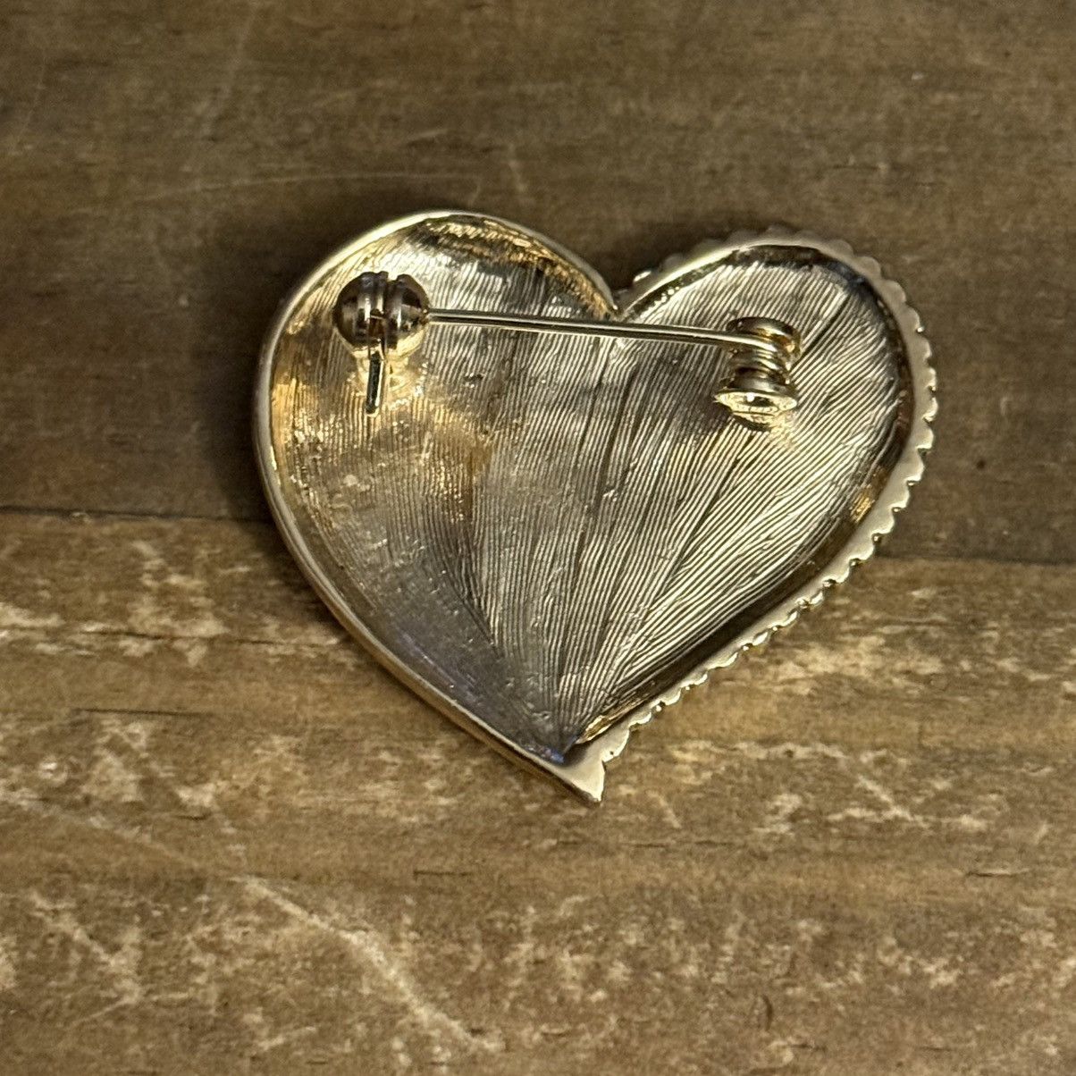 Vintage Vintage two tone mother of pearl split heart brooch Size ONE SIZE - 4 Thumbnail