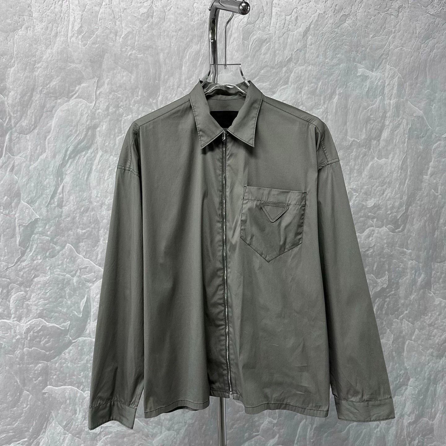 Prada prada triangle patch zip-up shirt jacket Size US M / EU 48-50 / 2 - 1 Thumbnail
