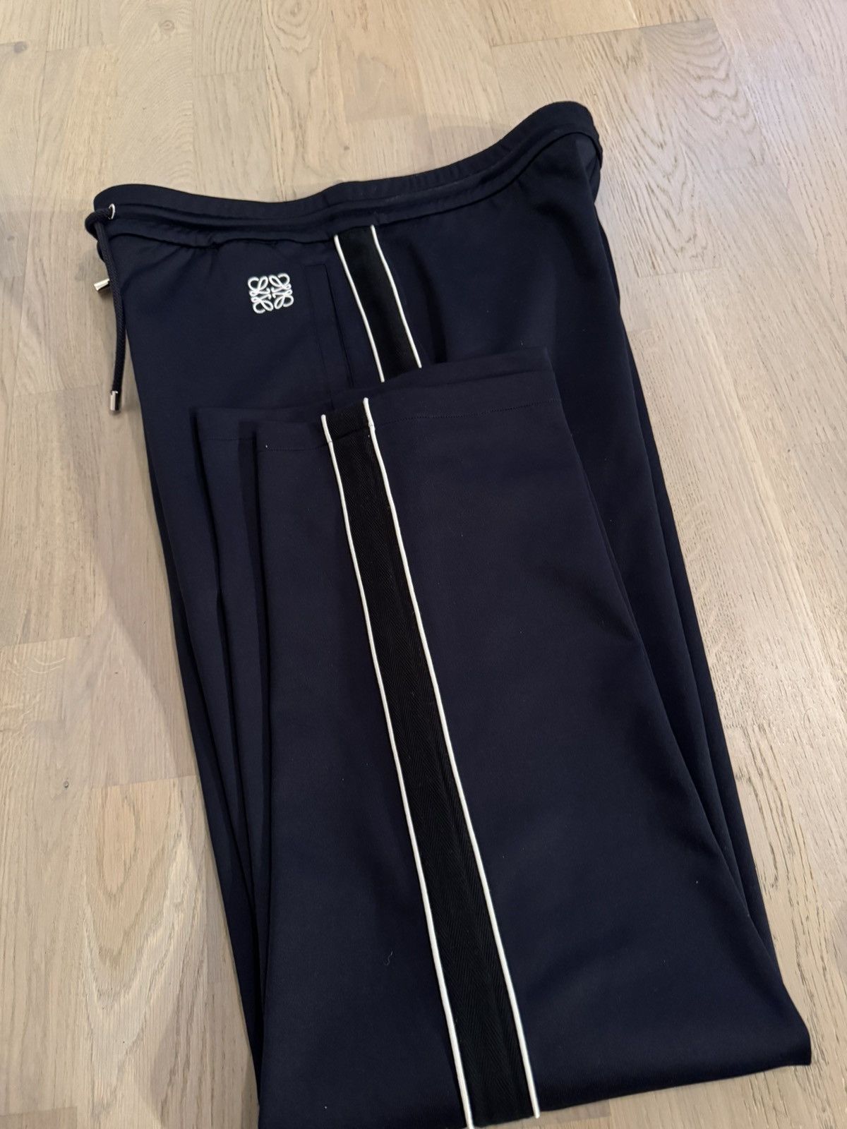 Loewe LOEWE joggers , trackpants REAL TAPE MEASUREMENTS IN PHOTOS Size US 31 - 17 Thumbnail